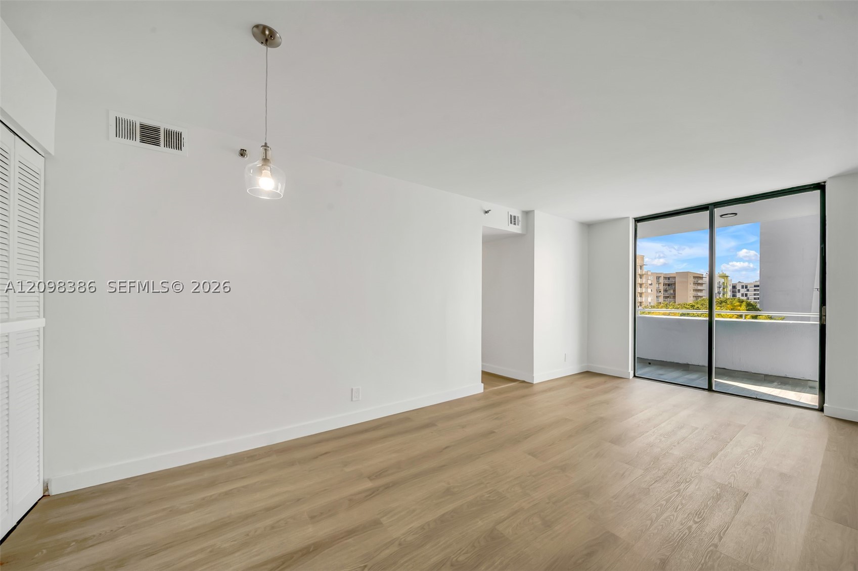 501 SW 1st St #502, Miami FL 33130