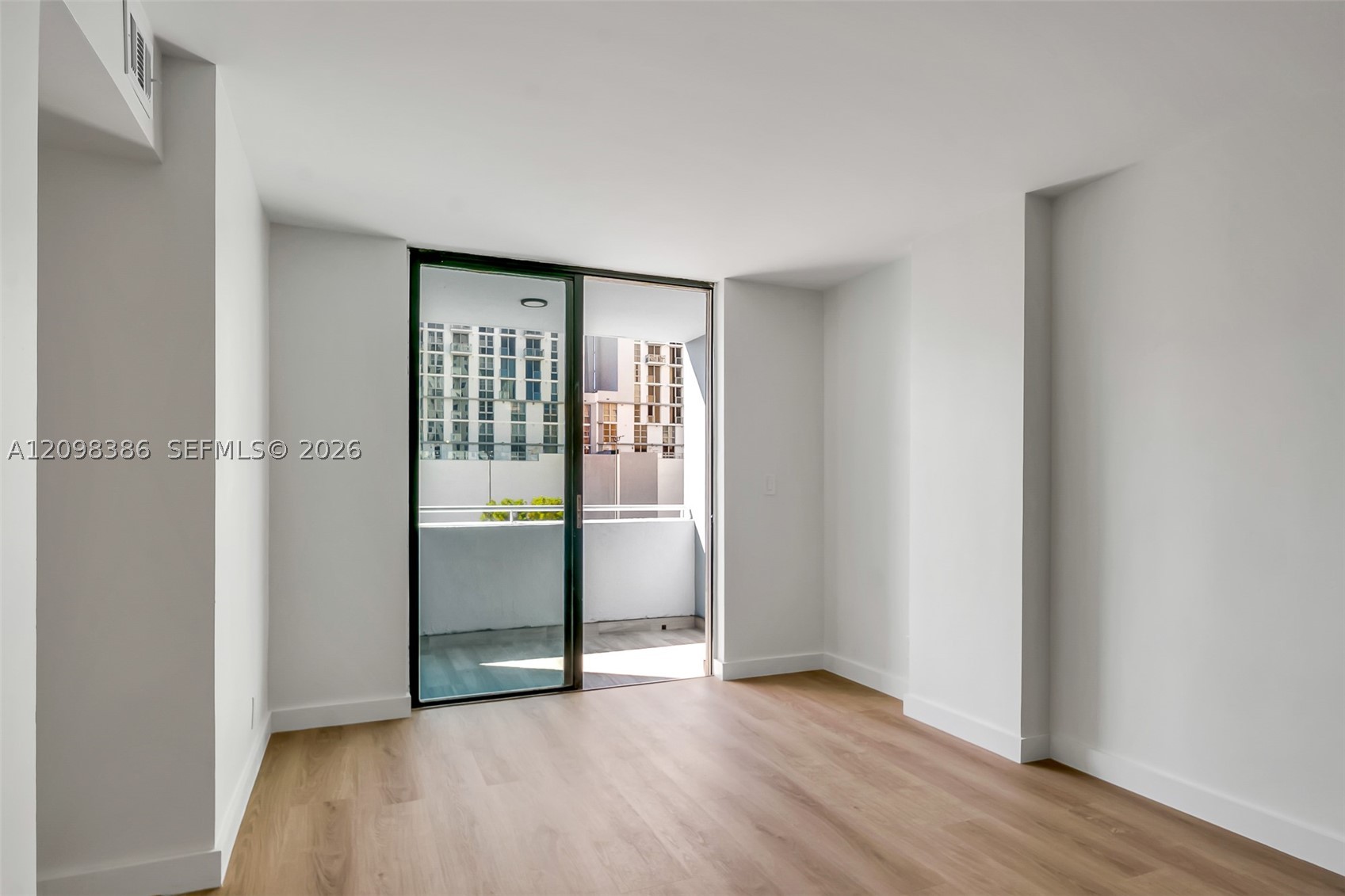 501 SW 1st St #502, Miami FL 33130