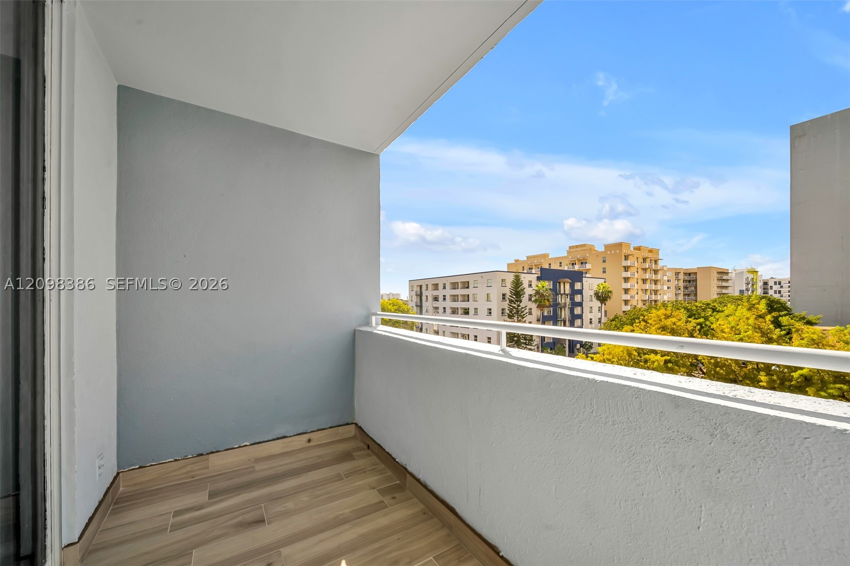 501 SW 1st St #502, Miami FL 33130