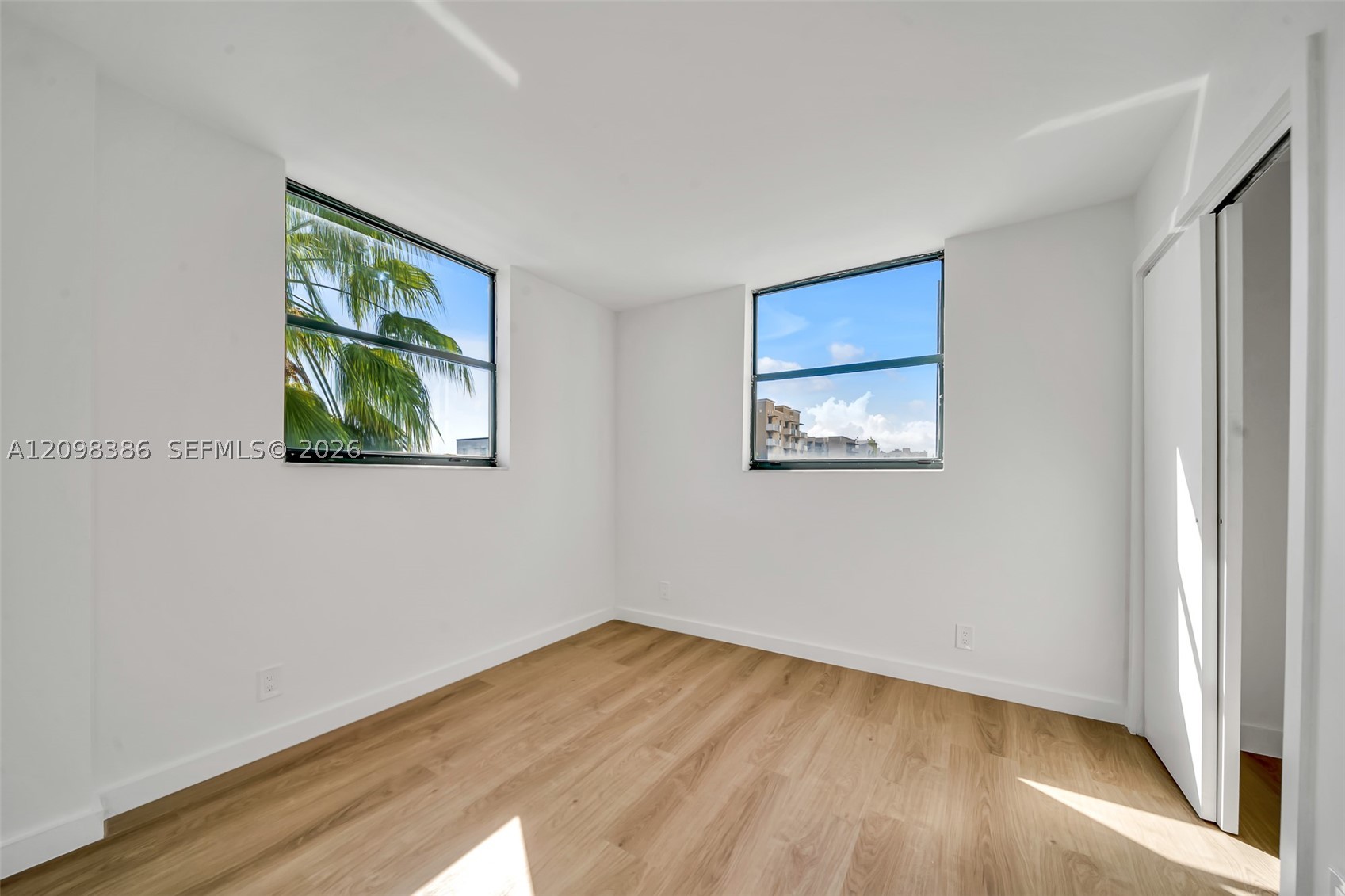 501 SW 1st St #502, Miami FL 33130