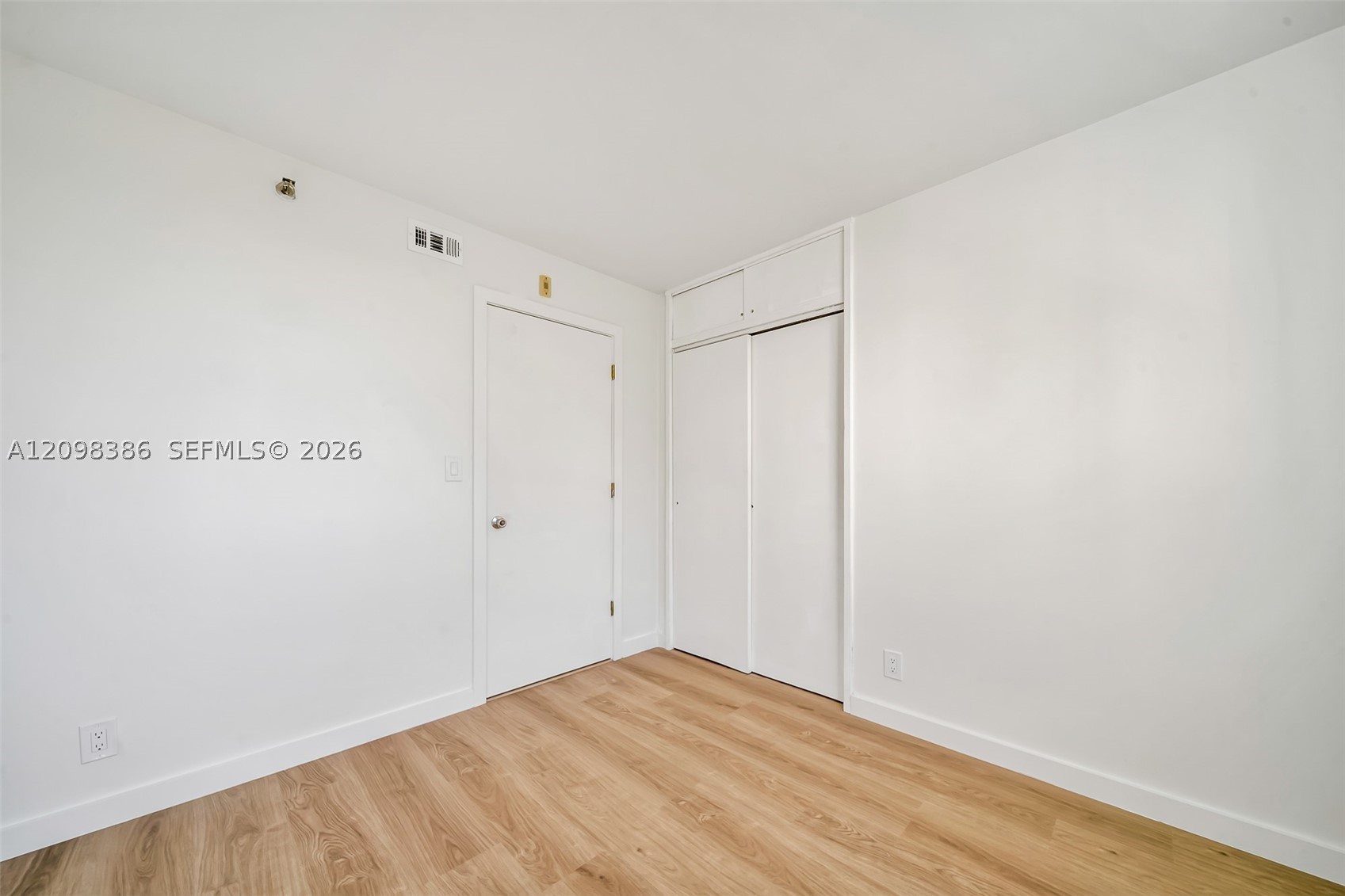 501 SW 1st St #502, Miami FL 33130