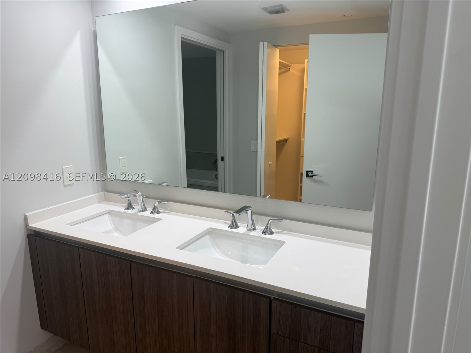 488 NE 18TH St #3104, Miami FL 33132