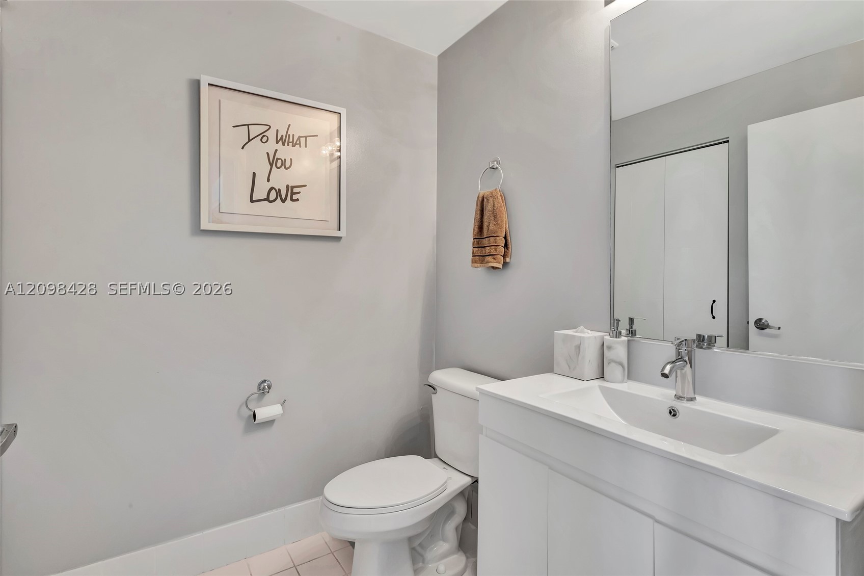 888 Biscayne Blvd #411, Miami FL 33132