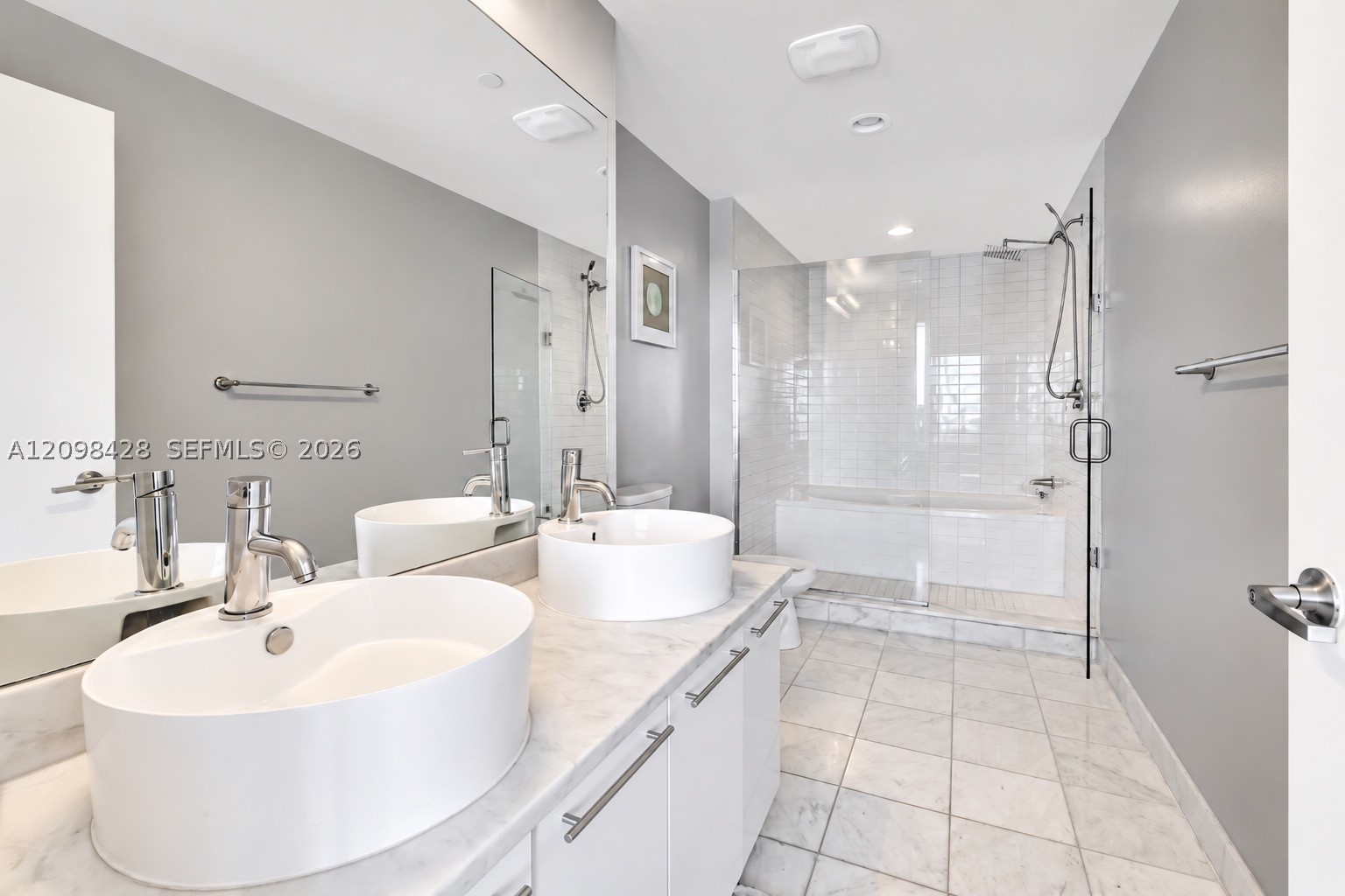 888 Biscayne Blvd #411, Miami FL 33132