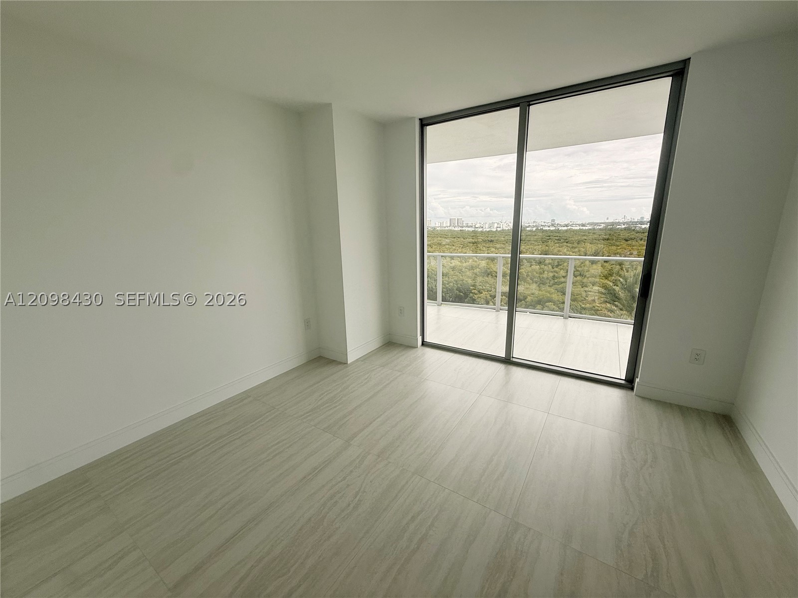 2411 Laguna Circle #901, North Miami FL 33181