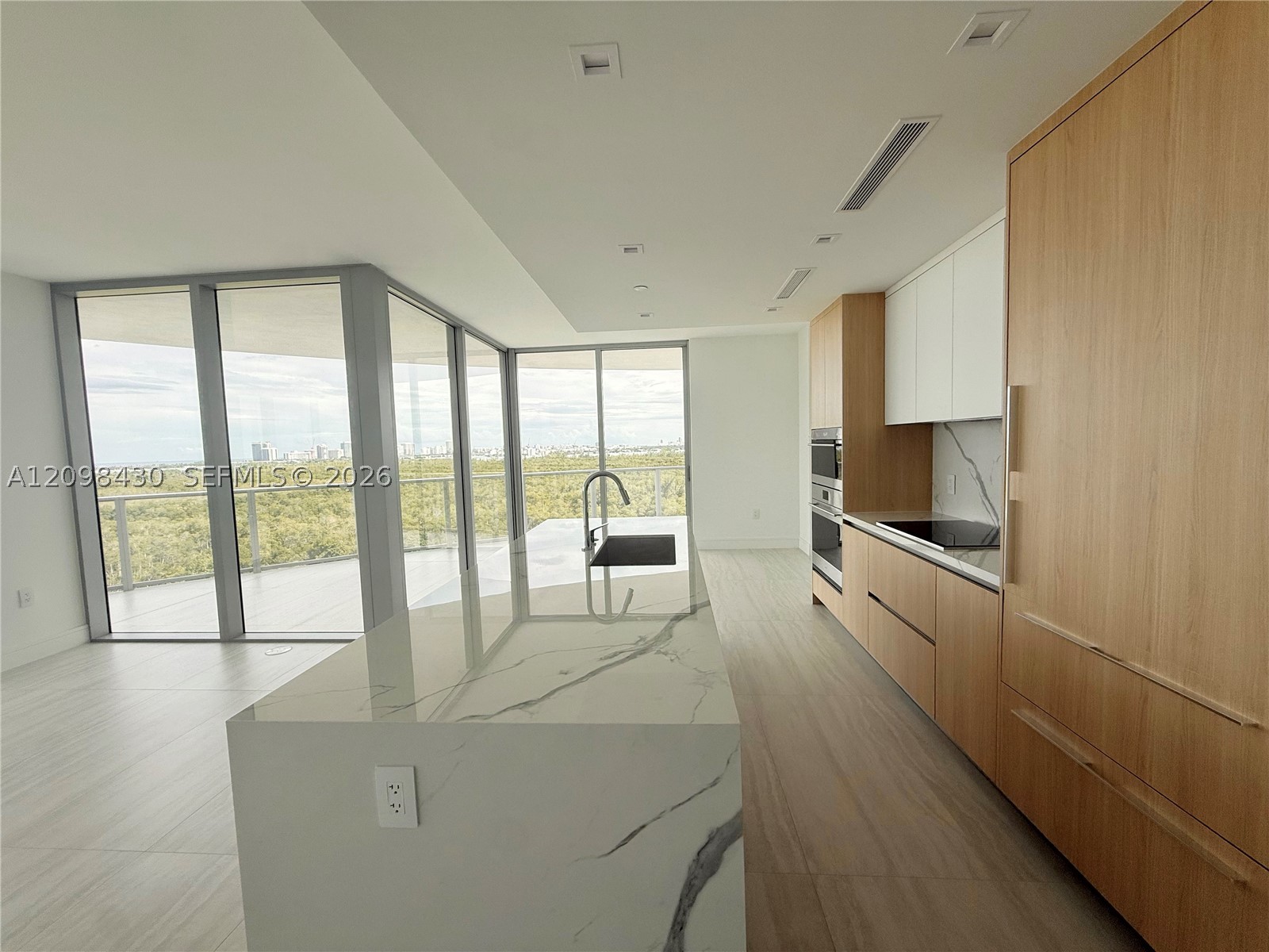 2411 Laguna Circle #901, North Miami FL 33181