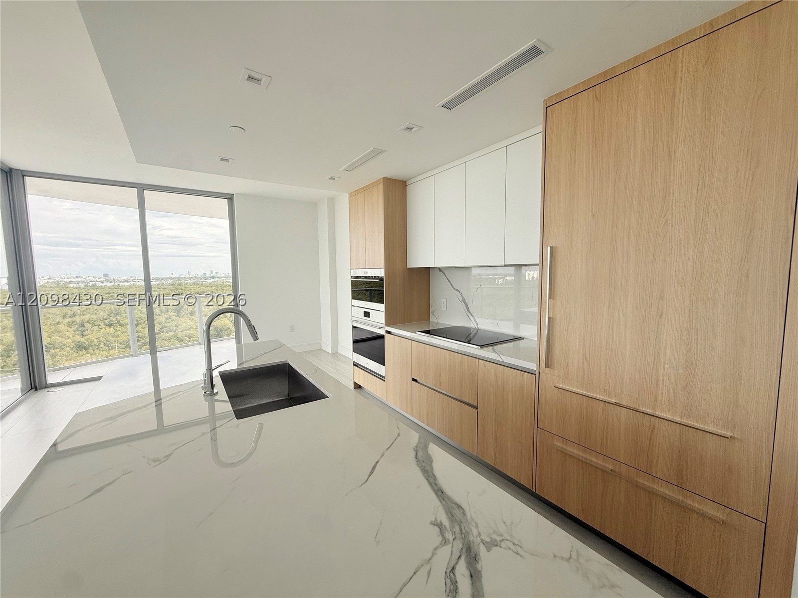 2411 Laguna Circle #901, North Miami FL 33181
