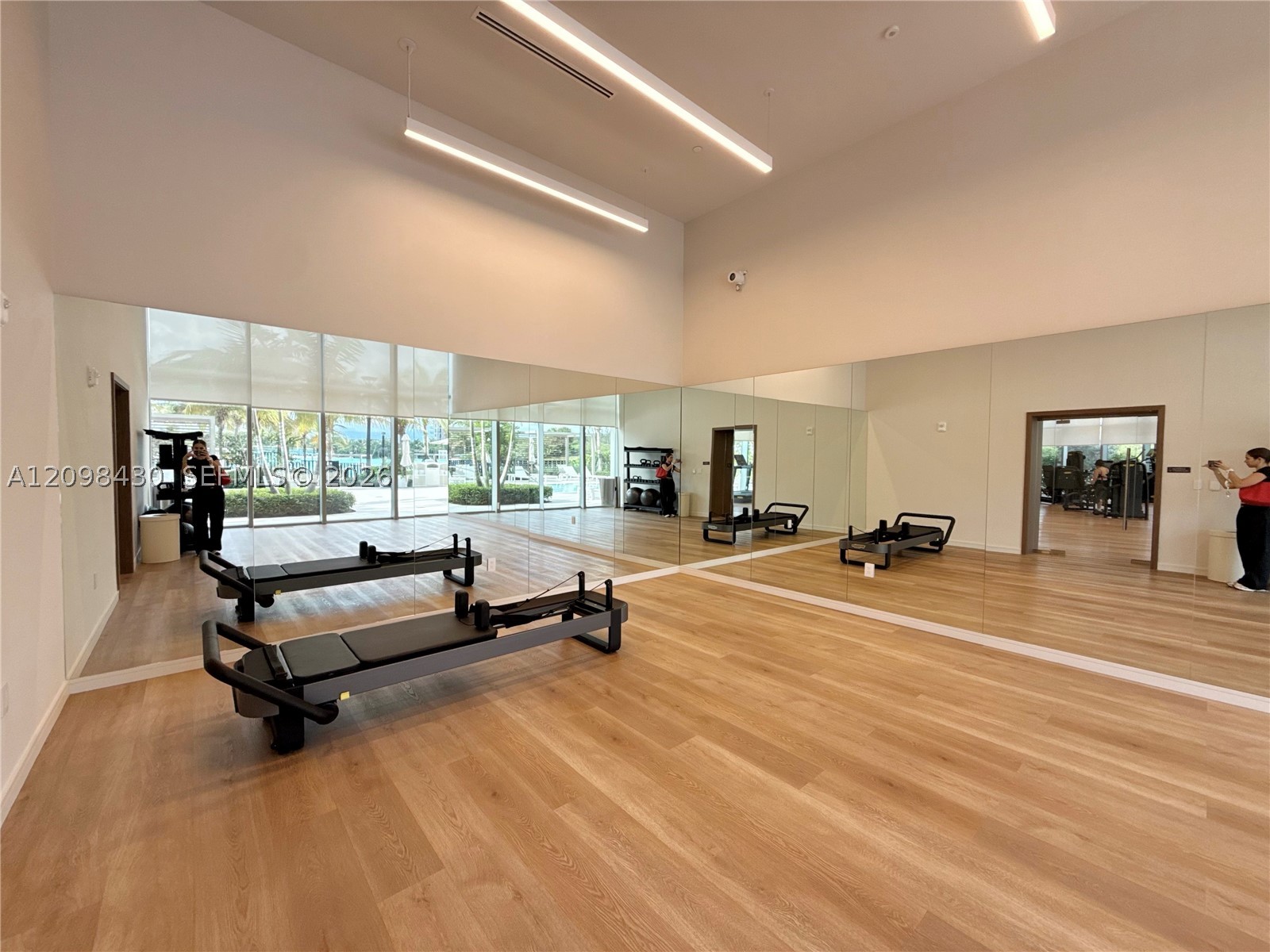 2411 Laguna Circle #901, North Miami FL 33181