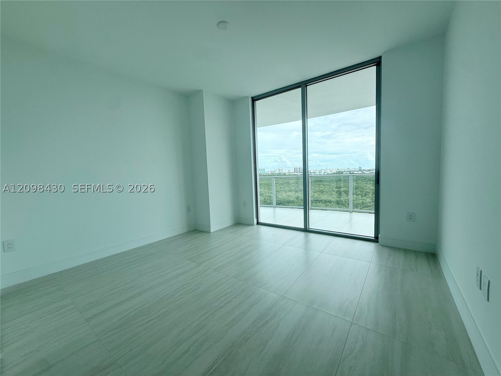 2411 Laguna Circle #901, North Miami FL 33181