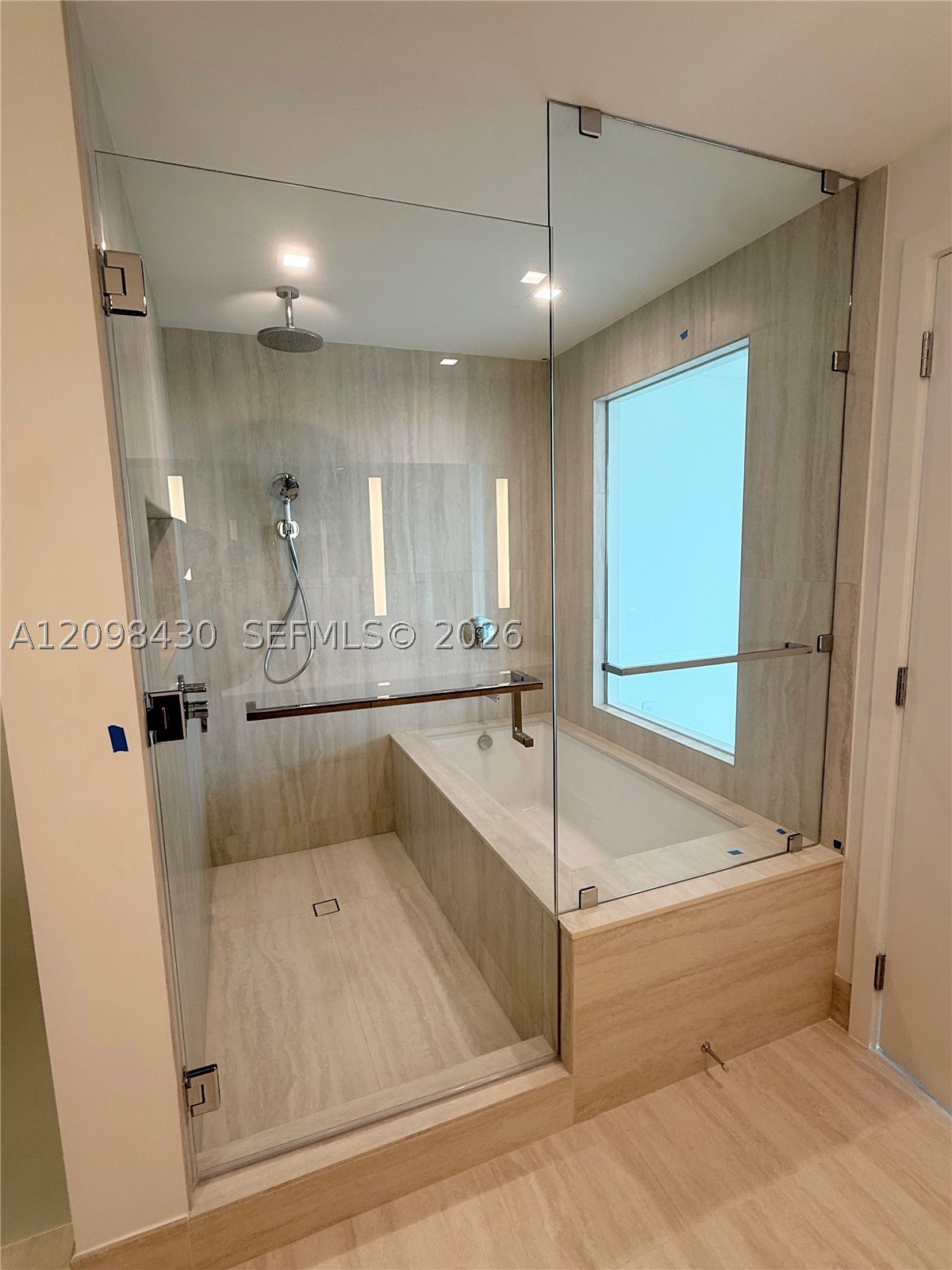 2411 Laguna Circle #901, North Miami FL 33181