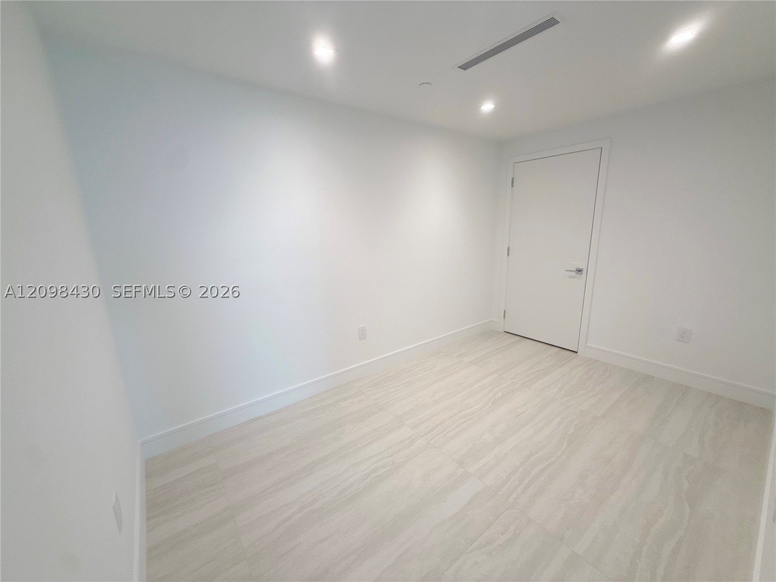 2411 Laguna Circle #901, North Miami FL 33181