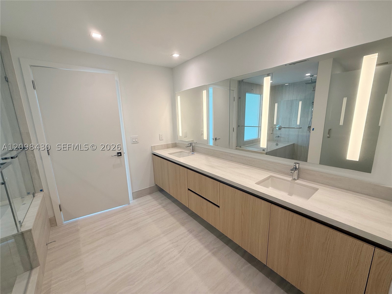 2411 Laguna Circle #901, North Miami FL 33181
