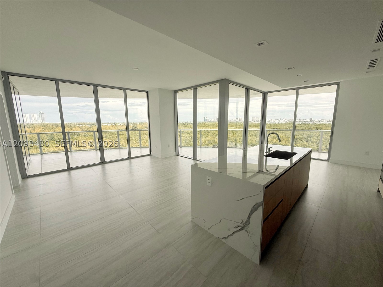 2411 Laguna Circle #901, North Miami FL 33181
