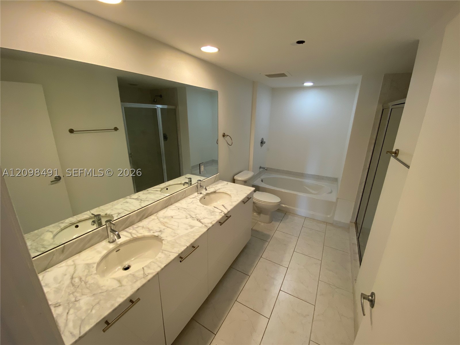 951 Brickell Ave #805, Miami FL 33131