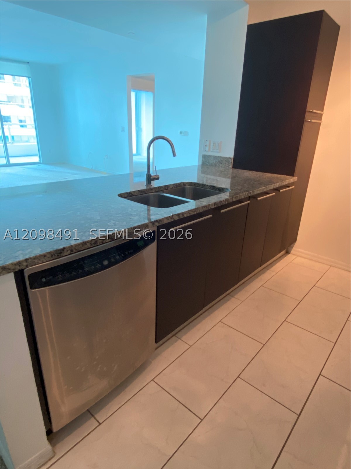 951 Brickell Ave #805, Miami FL 33131