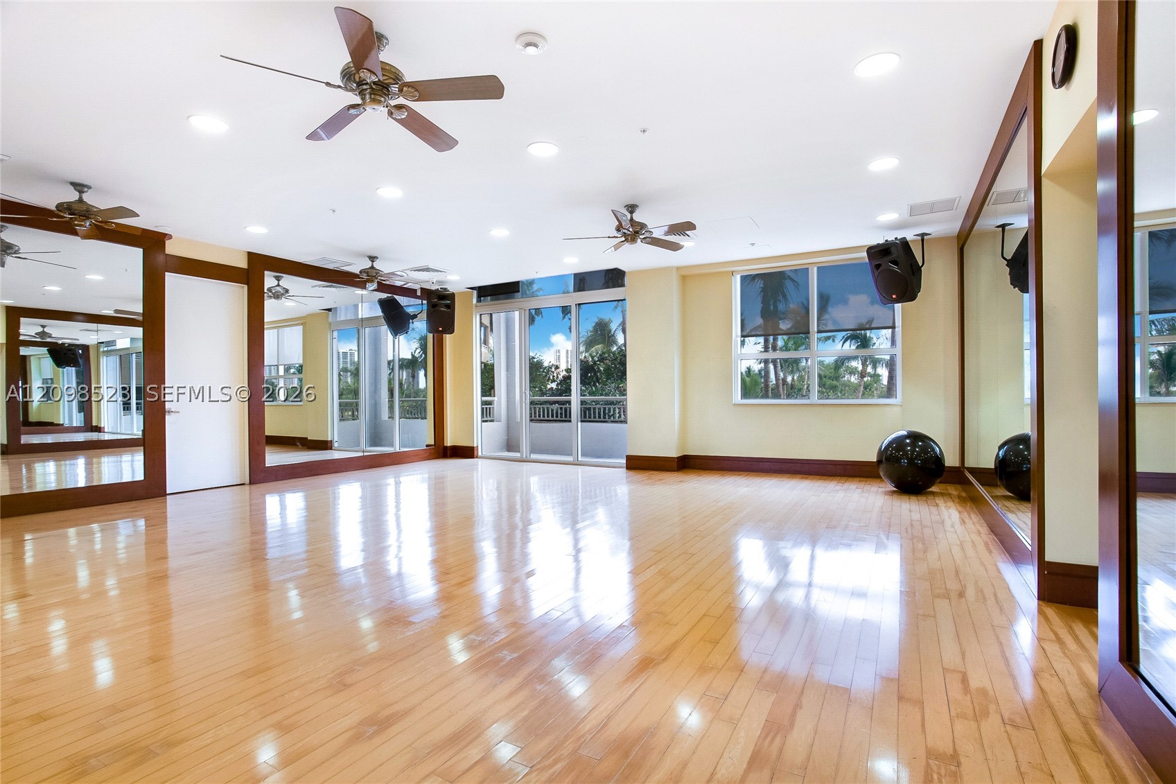 19501 W Country Club Dr #PH-02, Aventura FL 33180