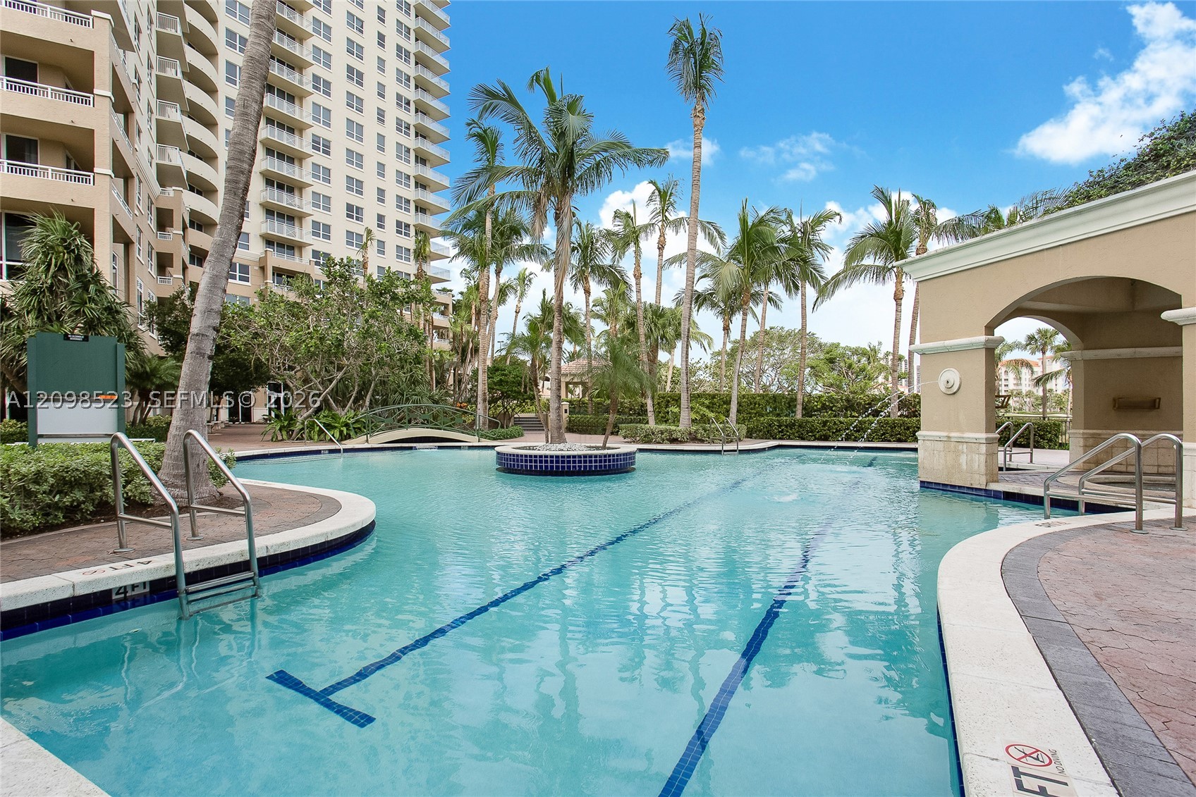 19501 W Country Club Dr #PH-02, Aventura FL 33180