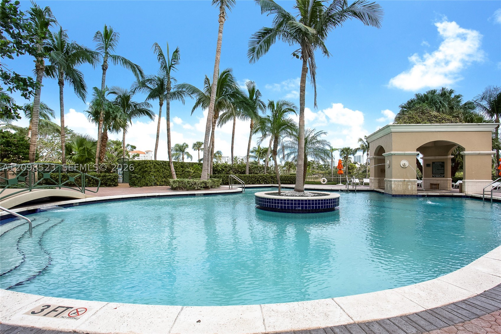 19501 W Country Club Dr #PH-02, Aventura FL 33180