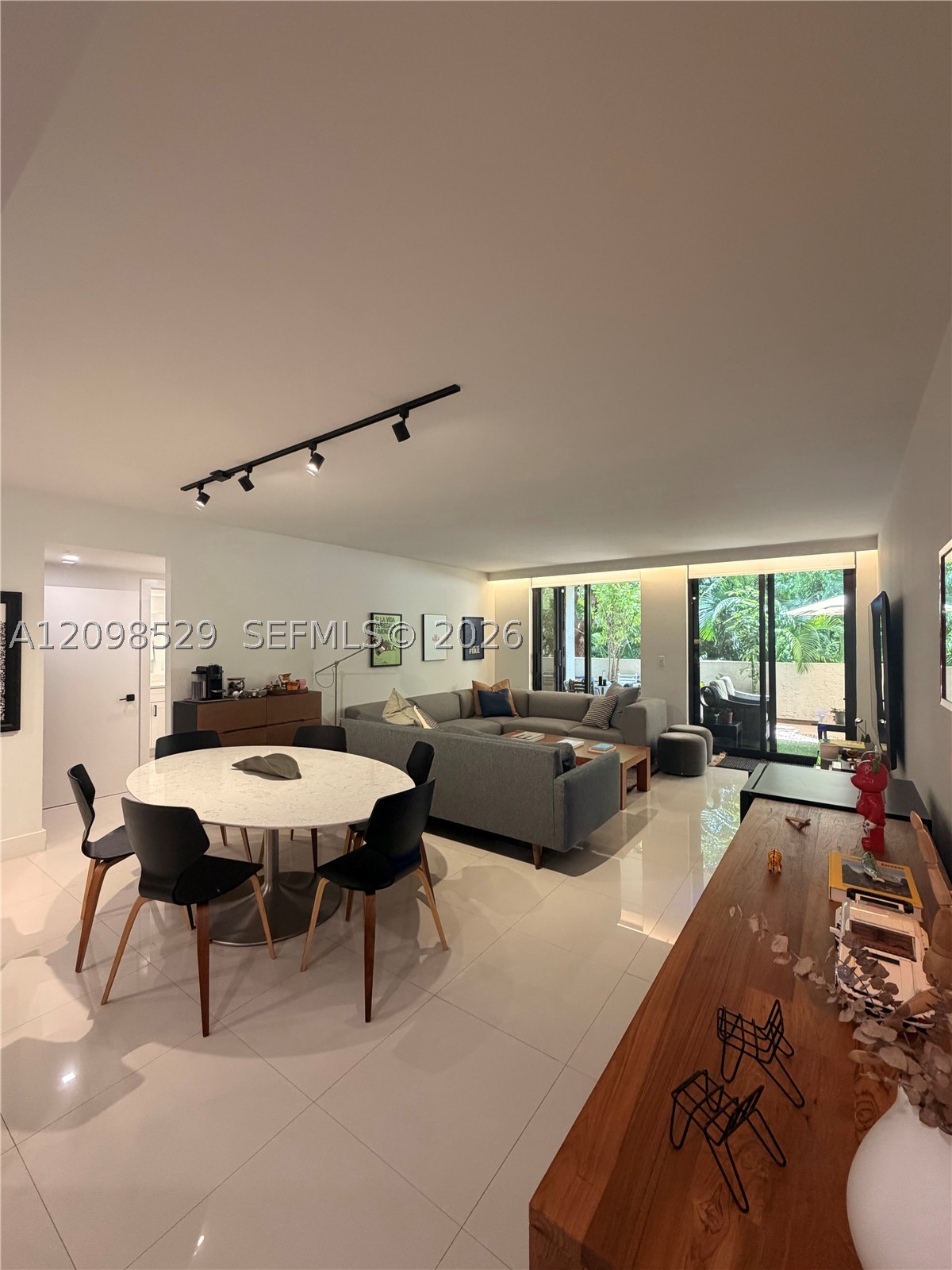 181 Crandon Blvd #109, Key Biscayne FL 33149