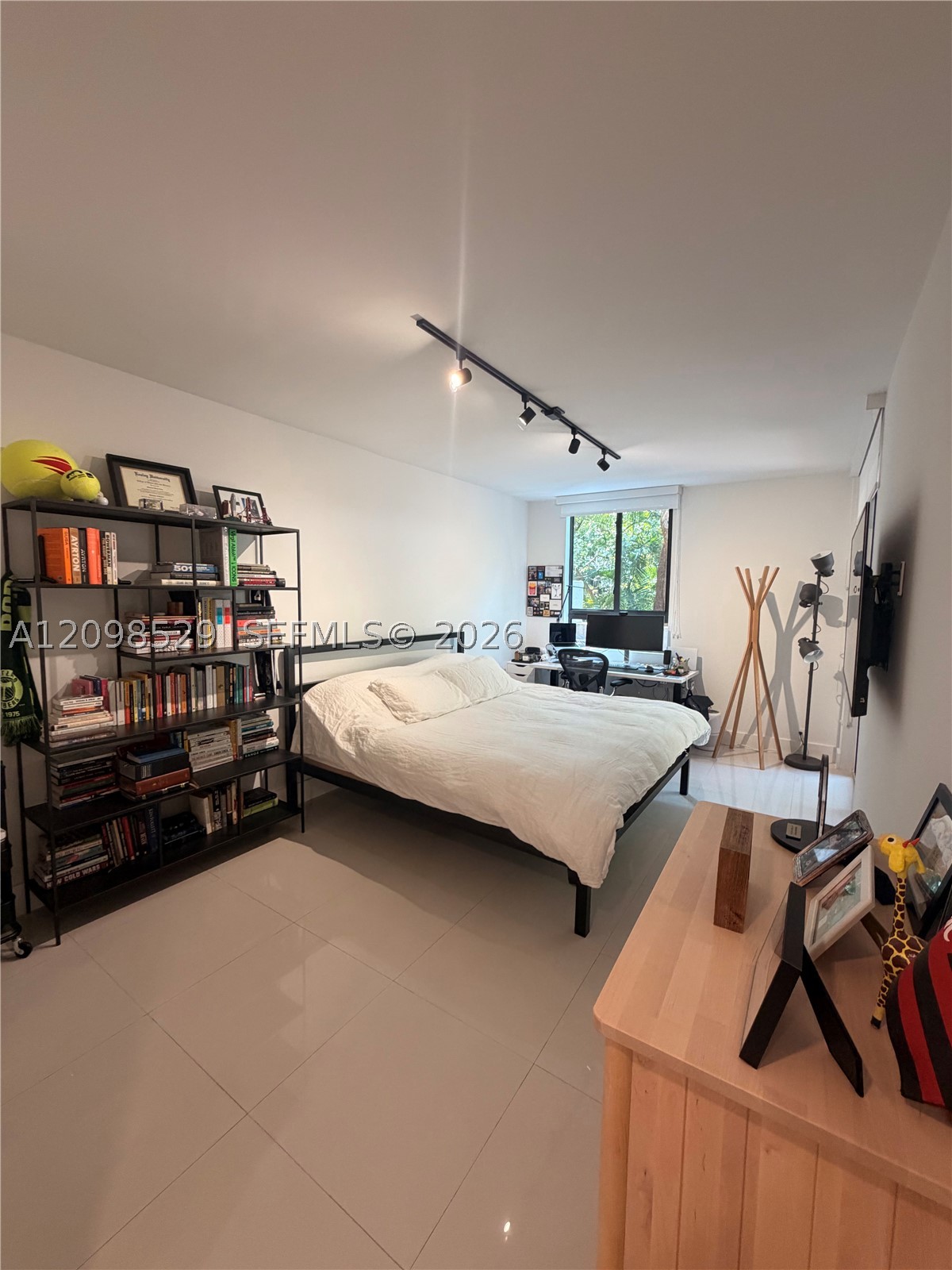 181 Crandon Blvd #109, Key Biscayne FL 33149