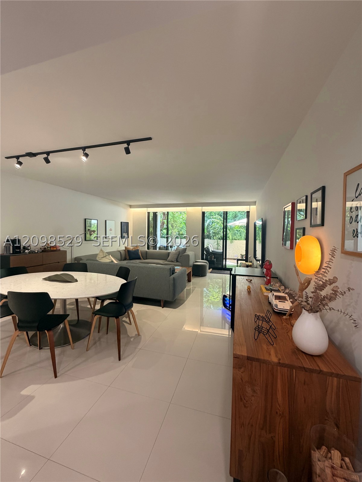 181 Crandon Blvd #109, Key Biscayne FL 33149