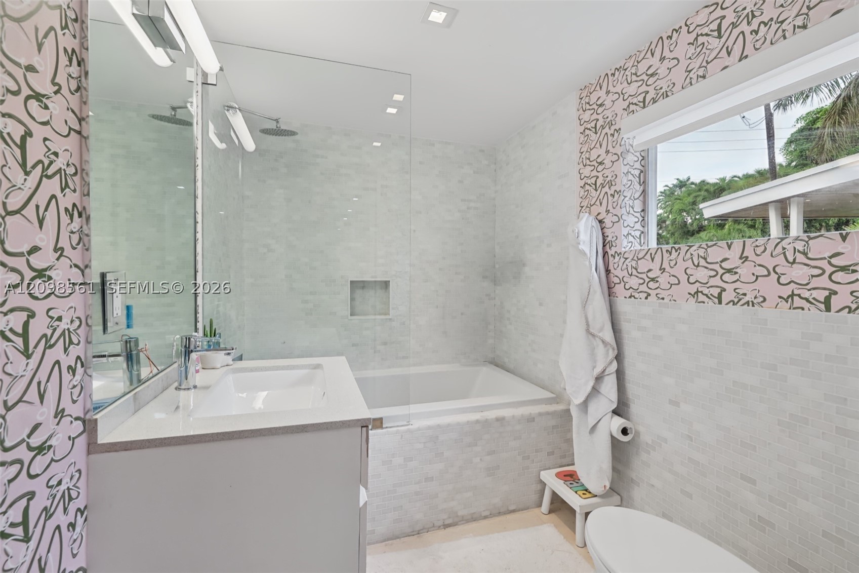 5815 N Bay Rd, Miami Beach FL 33140
