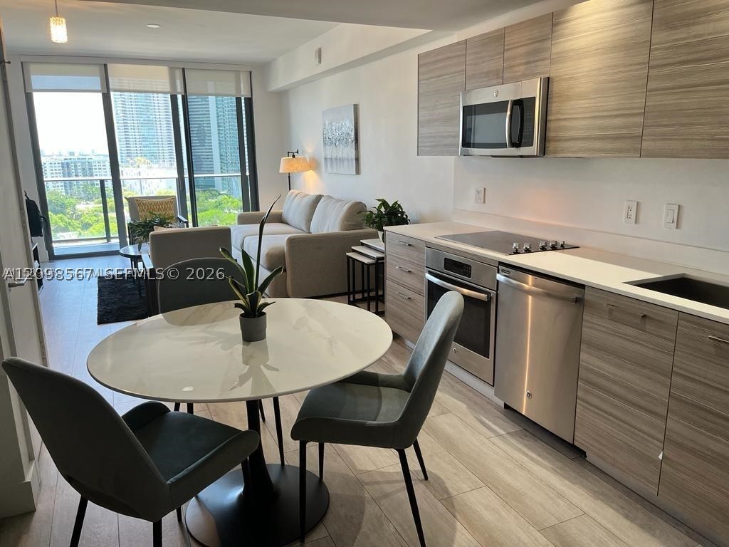 121 NE 34th St #1206A, Miami FL 33137