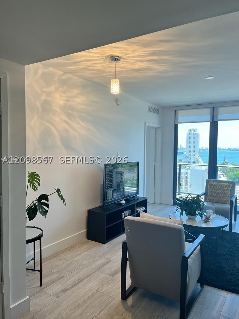 121 NE 34th St #1206A, Miami FL 33137
