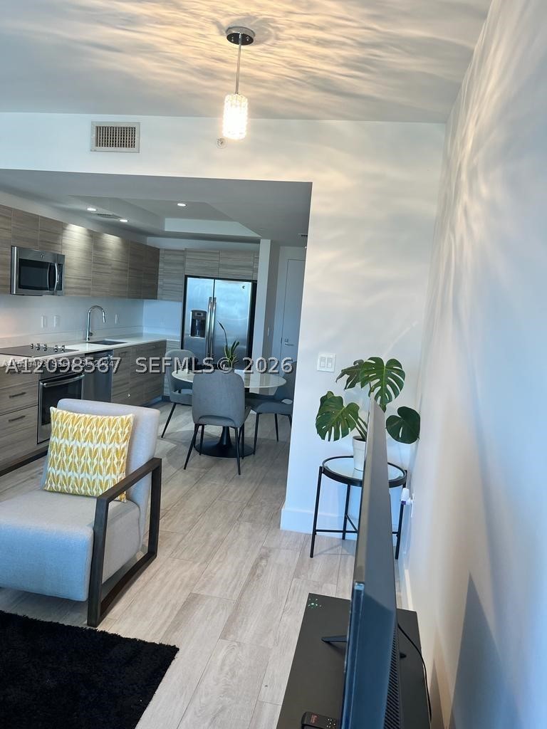 121 NE 34th St #1206A, Miami FL 33137