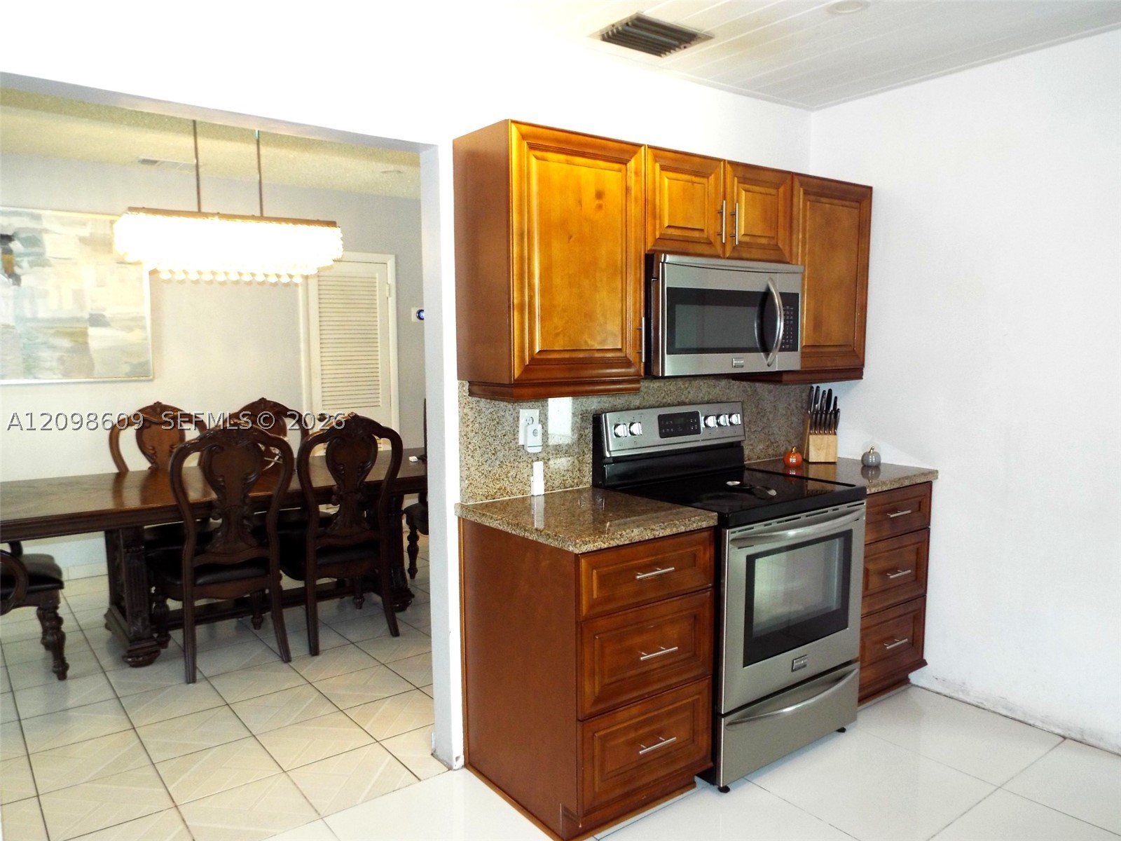 285 NW 48th Pl, Miami FL 33126