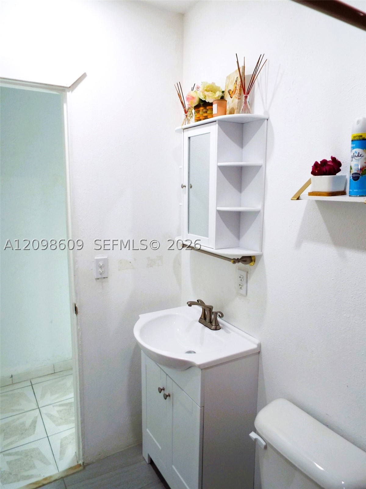 285 NW 48th Pl, Miami FL 33126