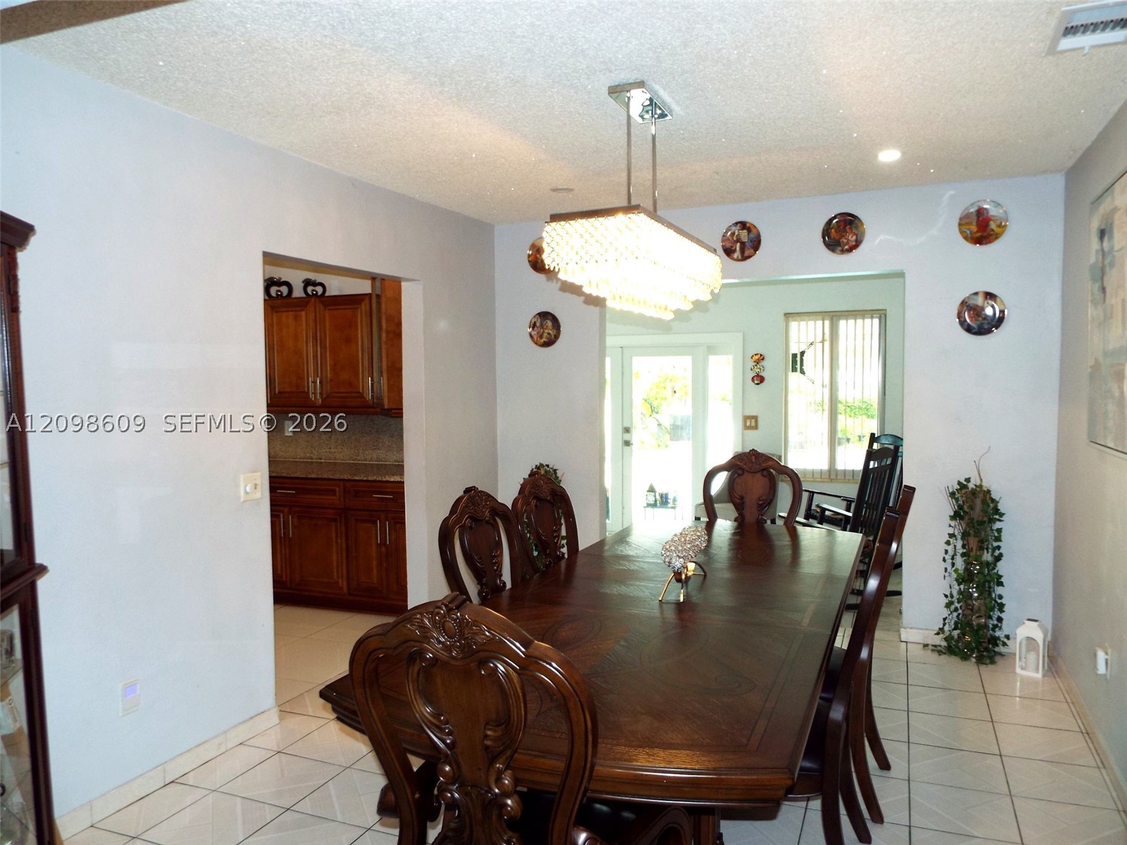 285 NW 48th Pl, Miami FL 33126