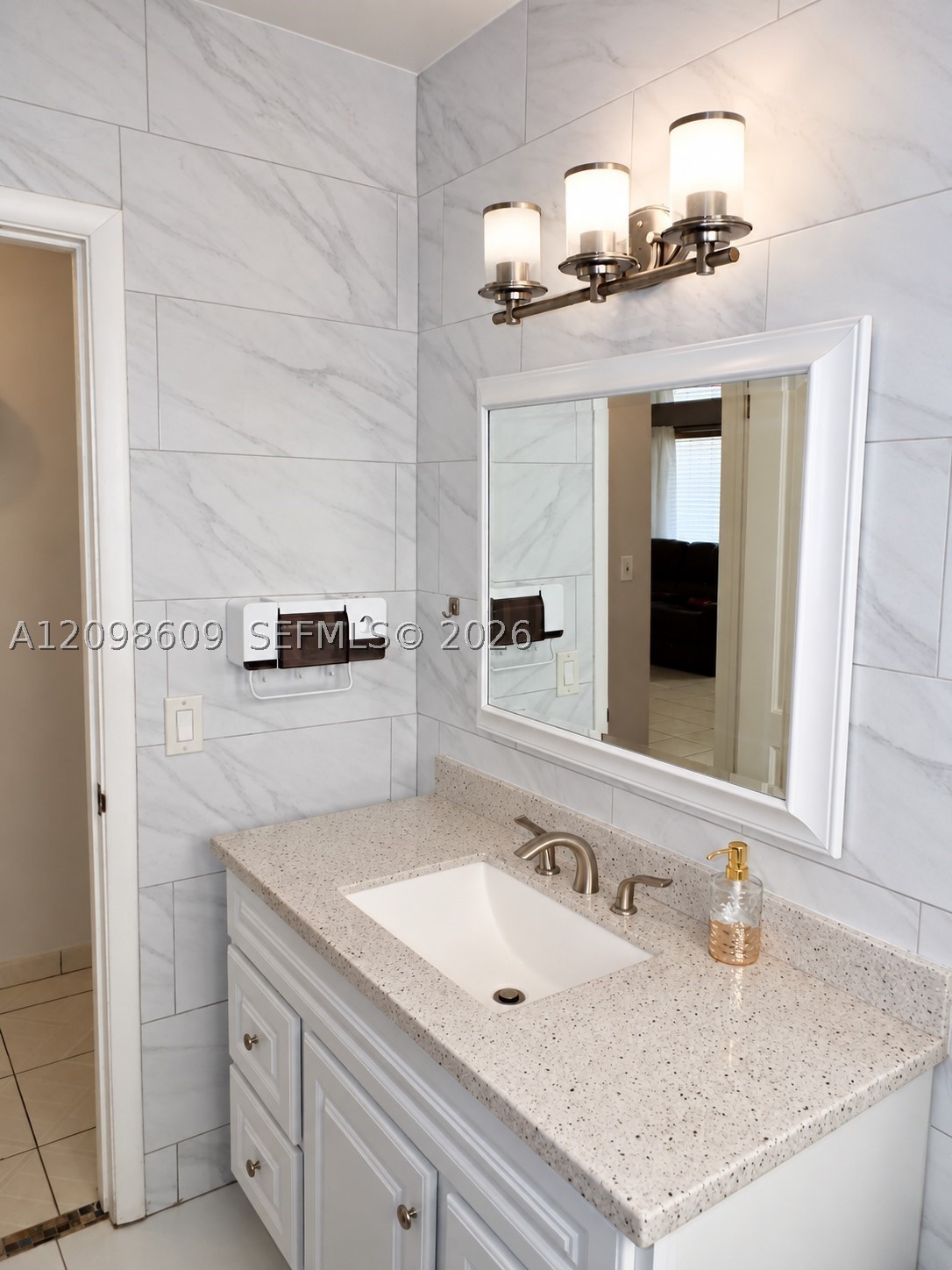 285 NW 48th Pl, Miami FL 33126