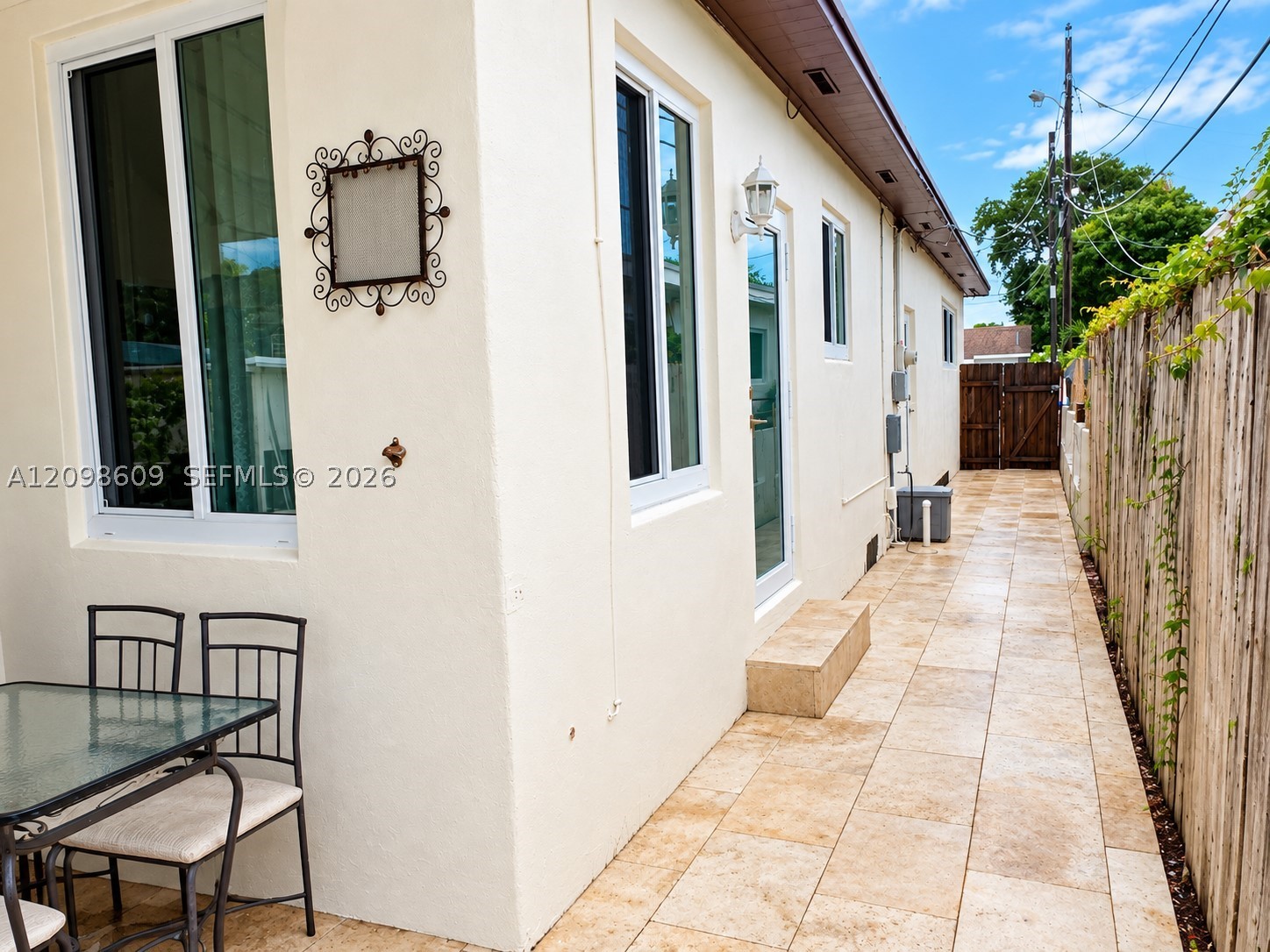 285 NW 48th Pl, Miami FL 33126