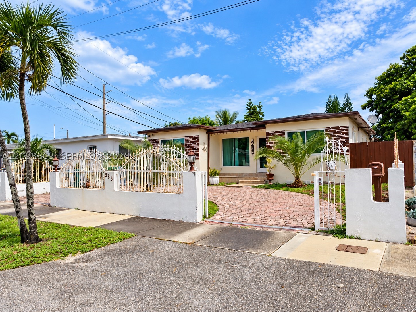 285 NW 48th Pl, Miami FL 33126
