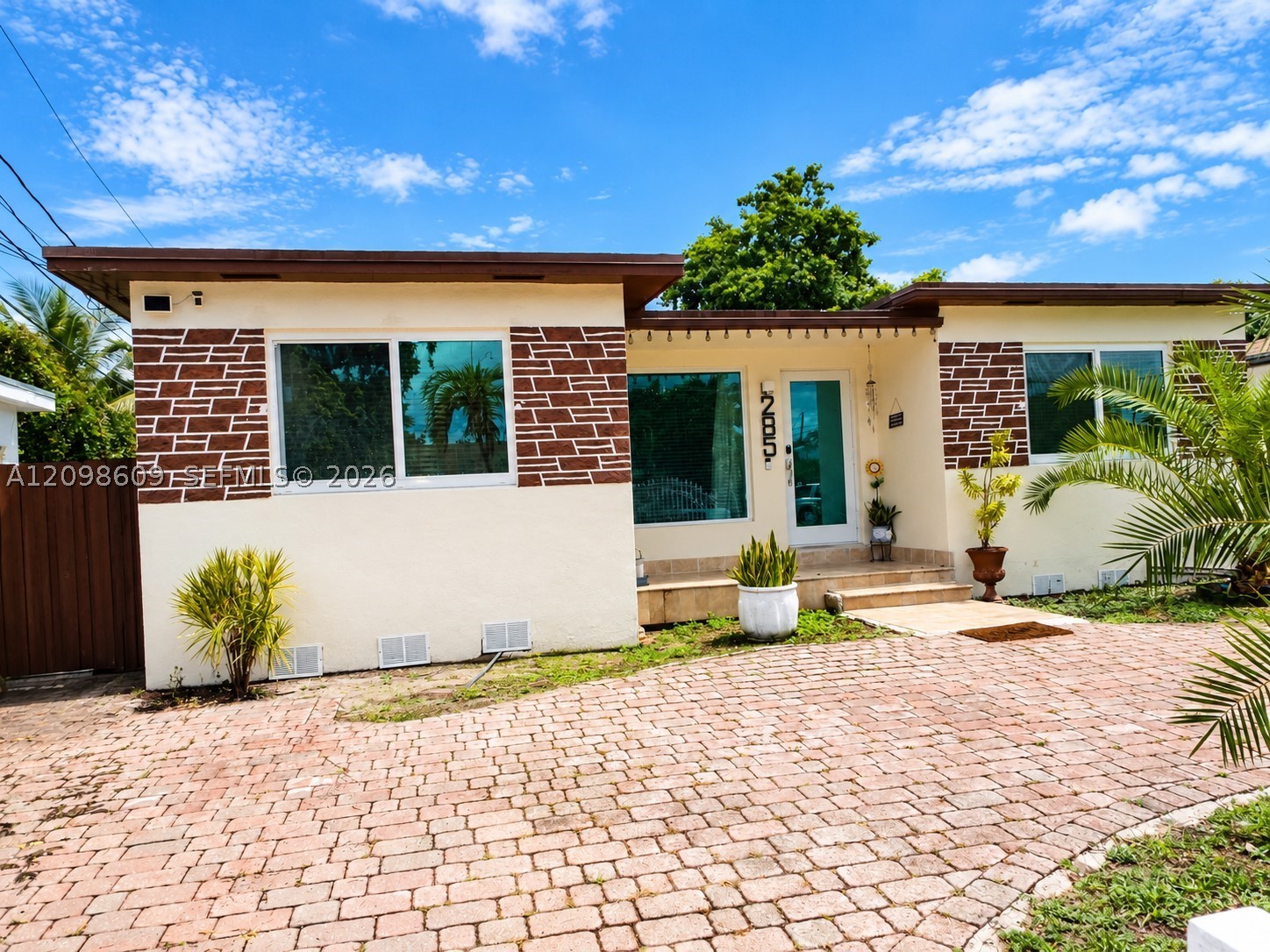 285 NW 48th Pl, Miami FL 33126