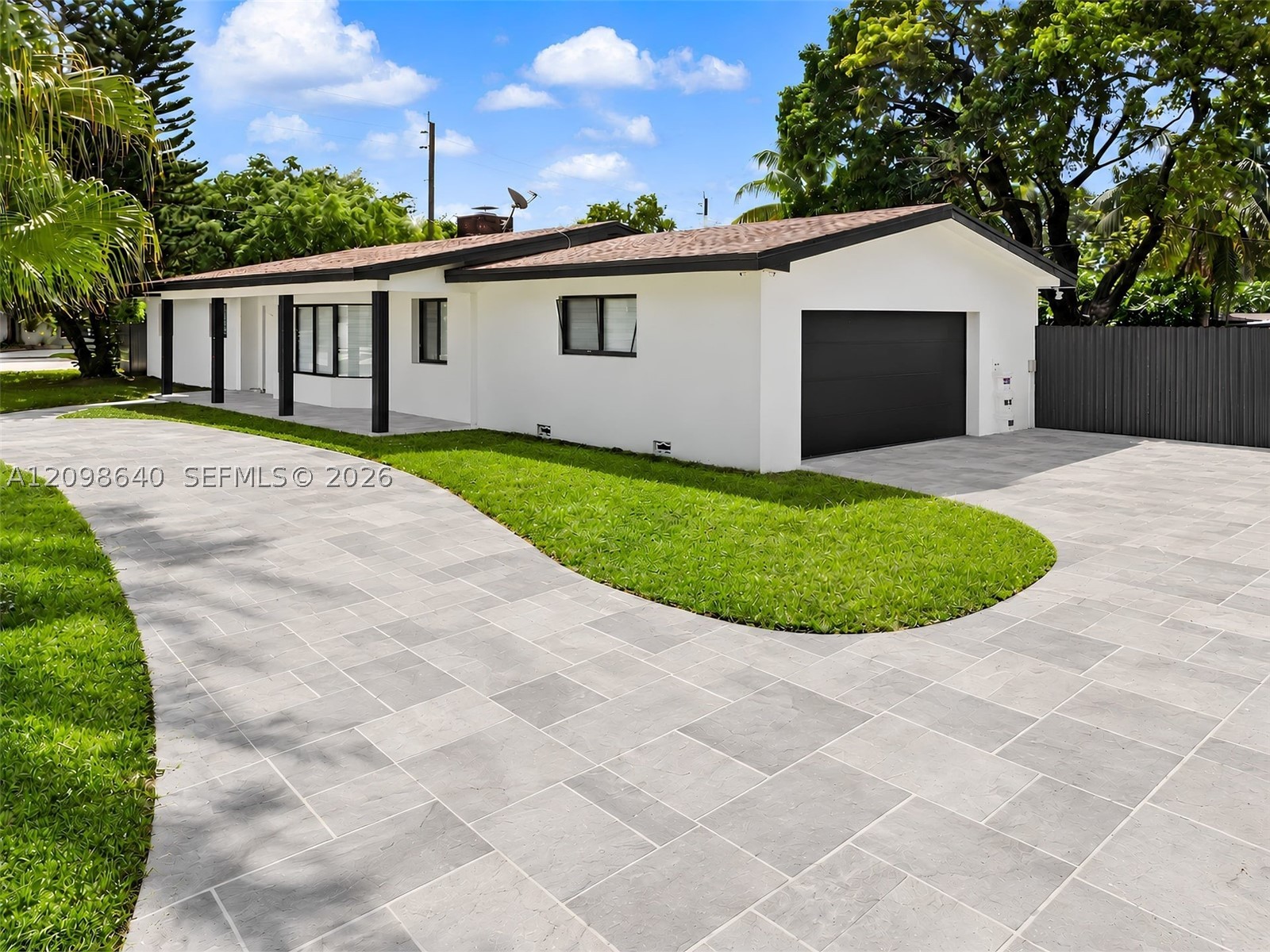 8200 SW 164th St, Palmetto Bay FL 33157