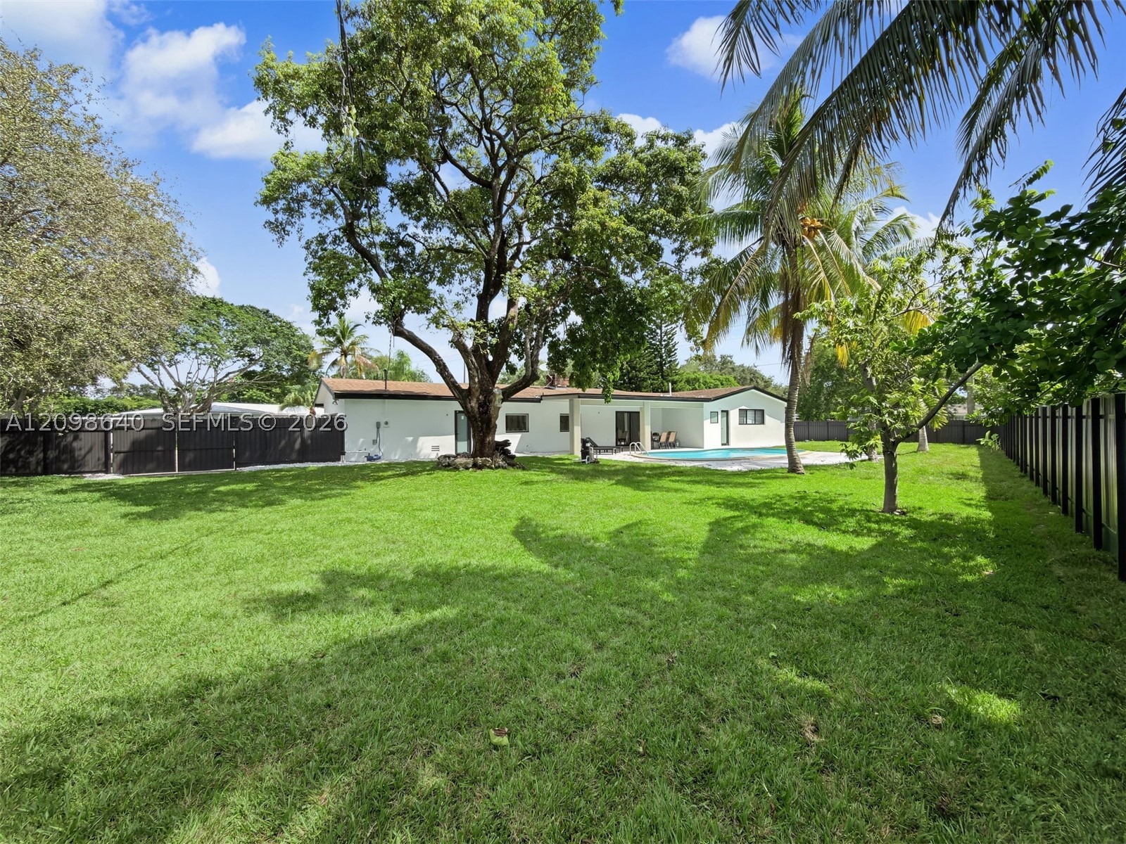 8200 SW 164th St, Palmetto Bay FL 33157