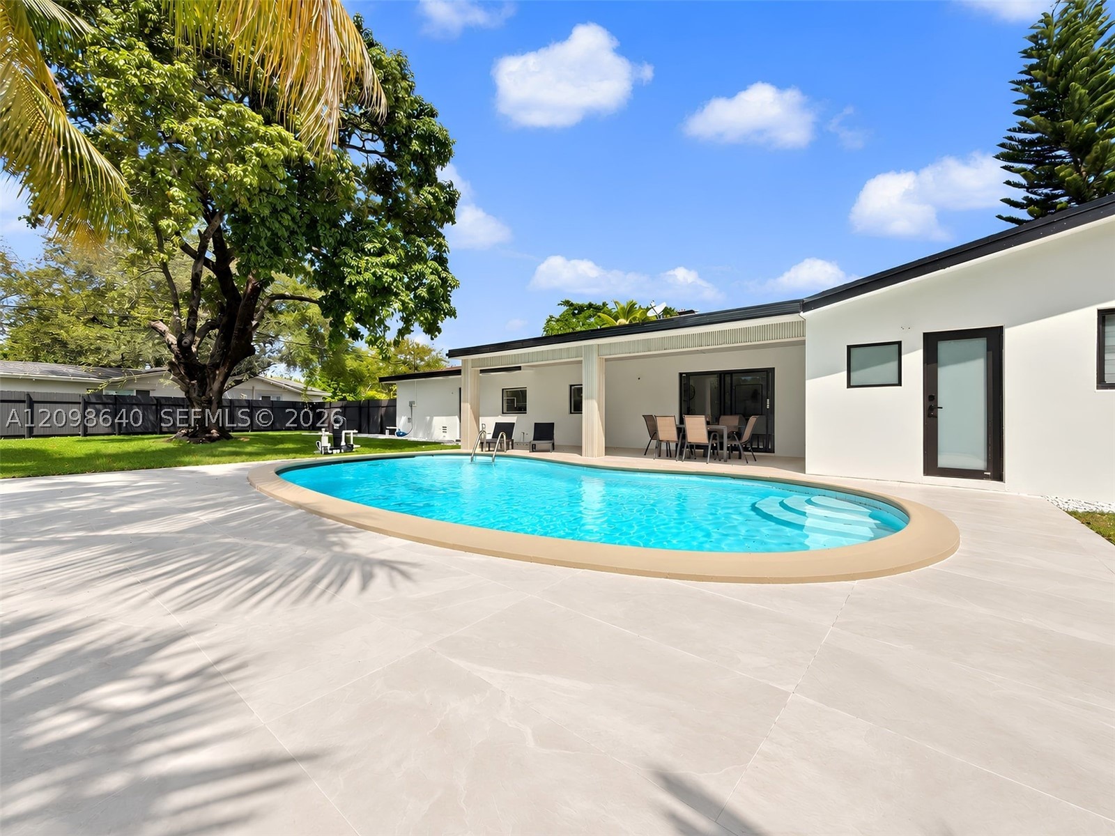 8200 SW 164th St, Palmetto Bay FL 33157