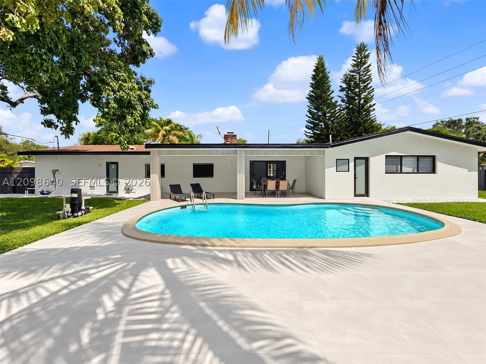 8200 SW 164th St, Palmetto Bay FL 33157