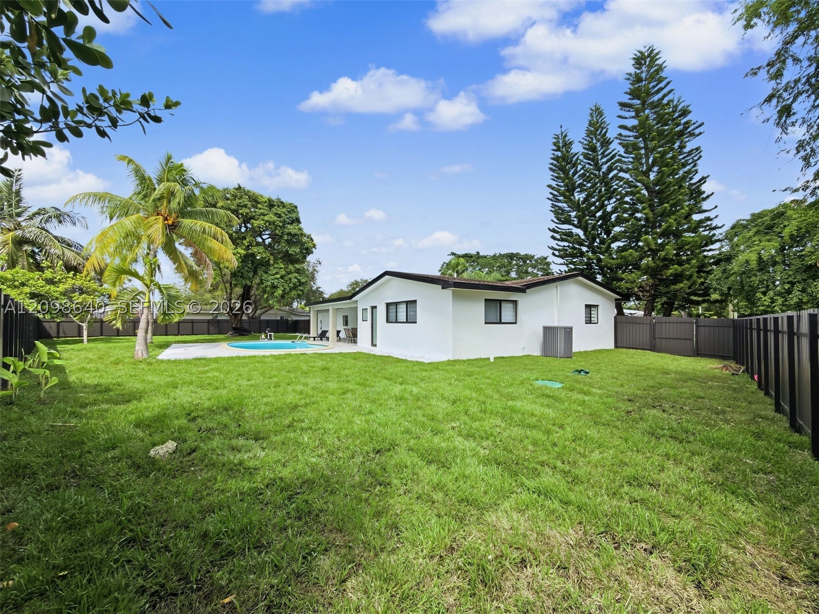 8200 SW 164th St, Palmetto Bay FL 33157