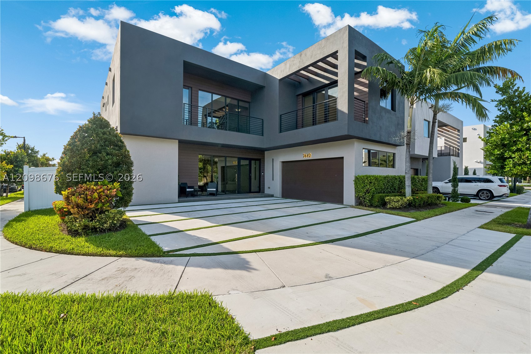 7442 NW 100th Ave, Doral FL 33178