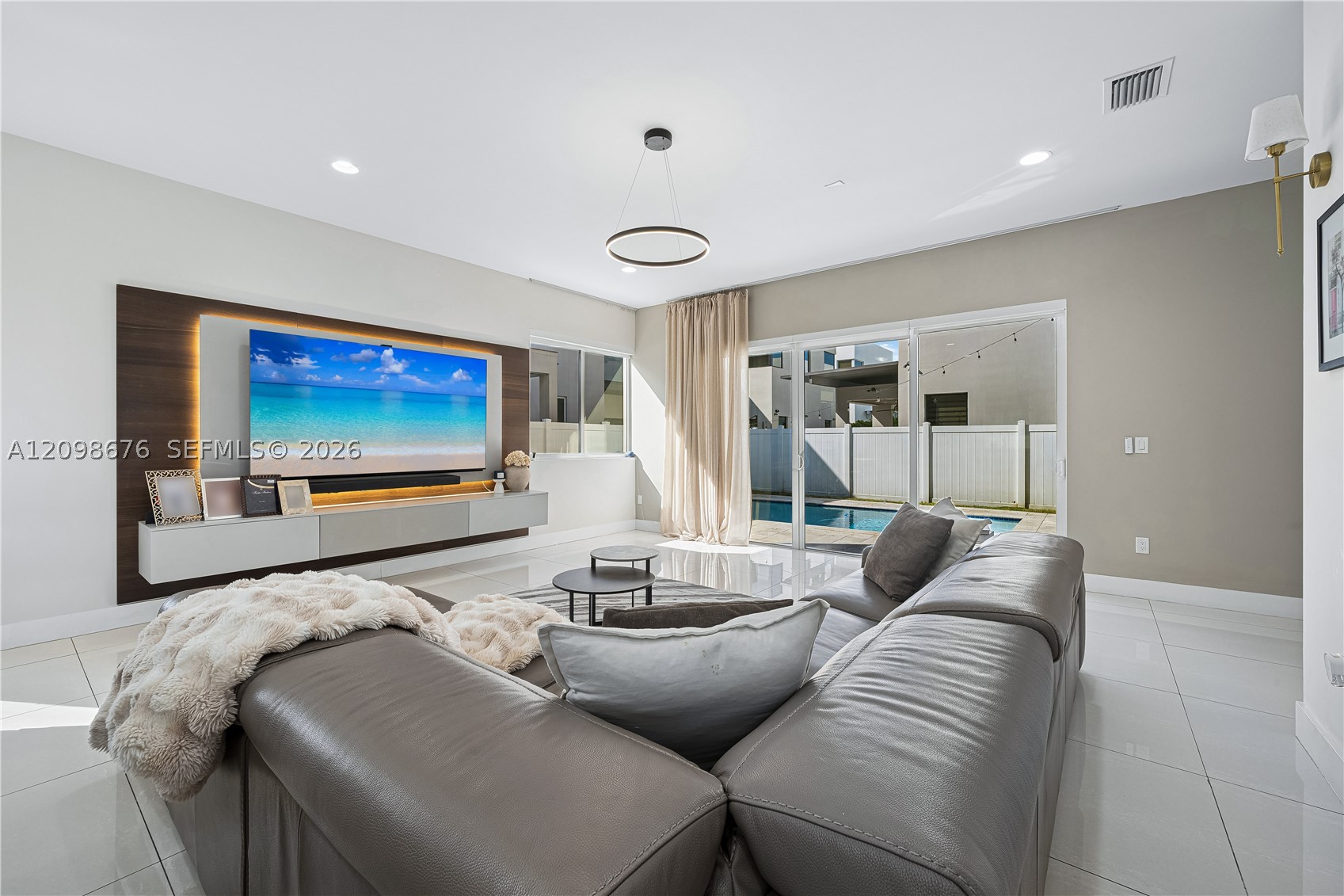 7442 NW 100th Ave, Doral FL 33178