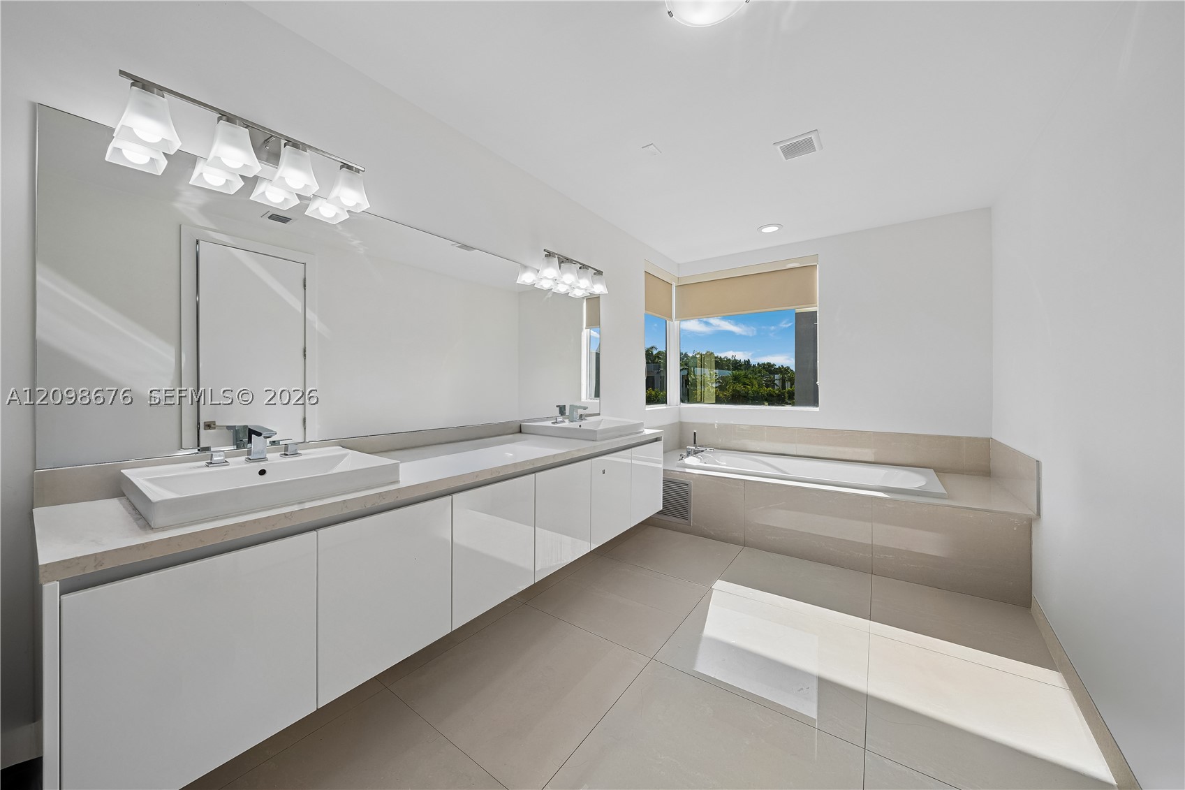 7442 NW 100th Ave, Doral FL 33178