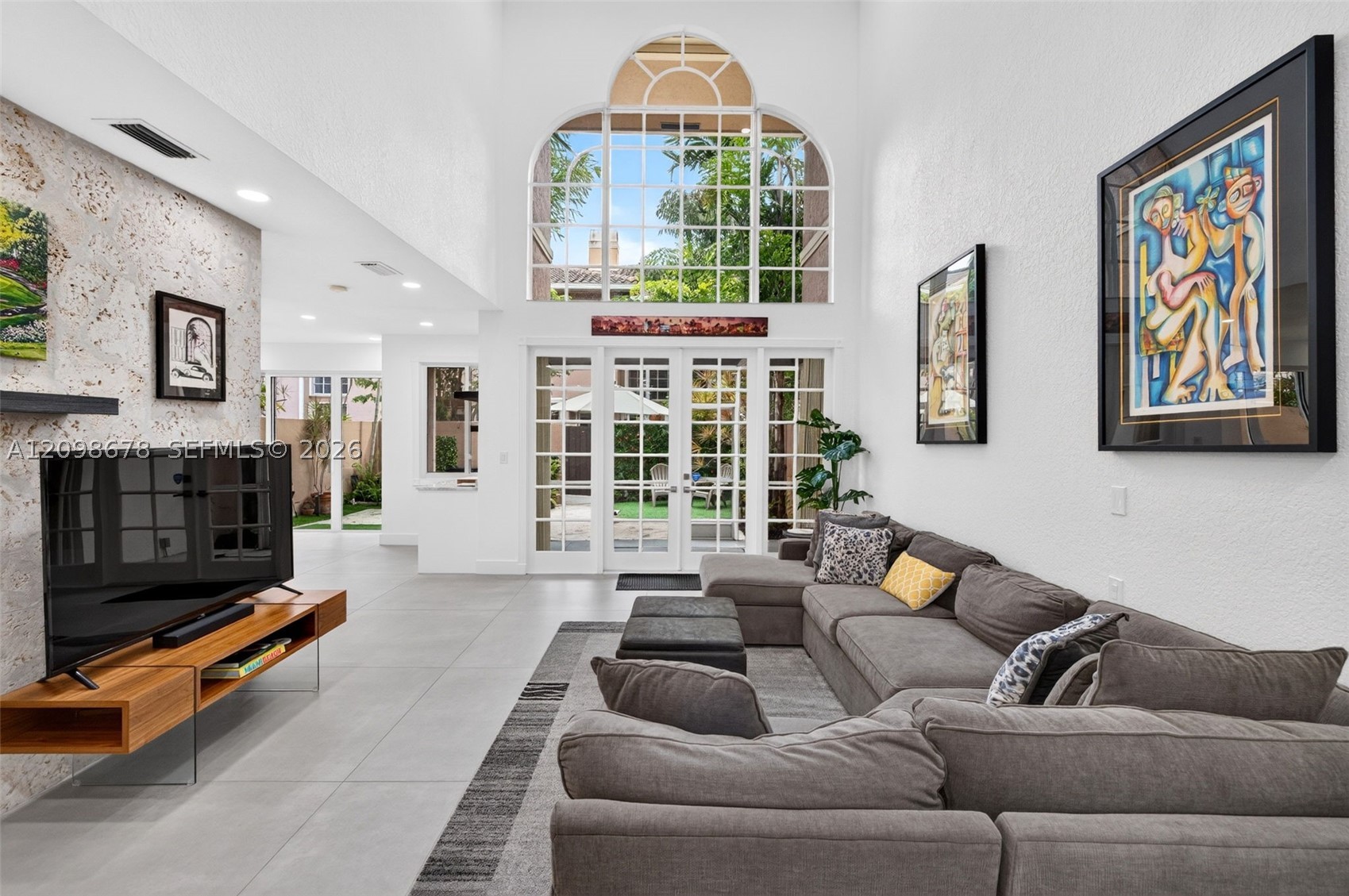 200 NE 14th Ave #6, Fort Lauderdale FL 33301