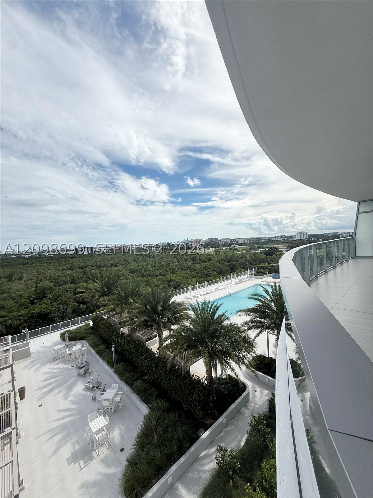 2411 Laguna Circle #901, North Miami FL 33181