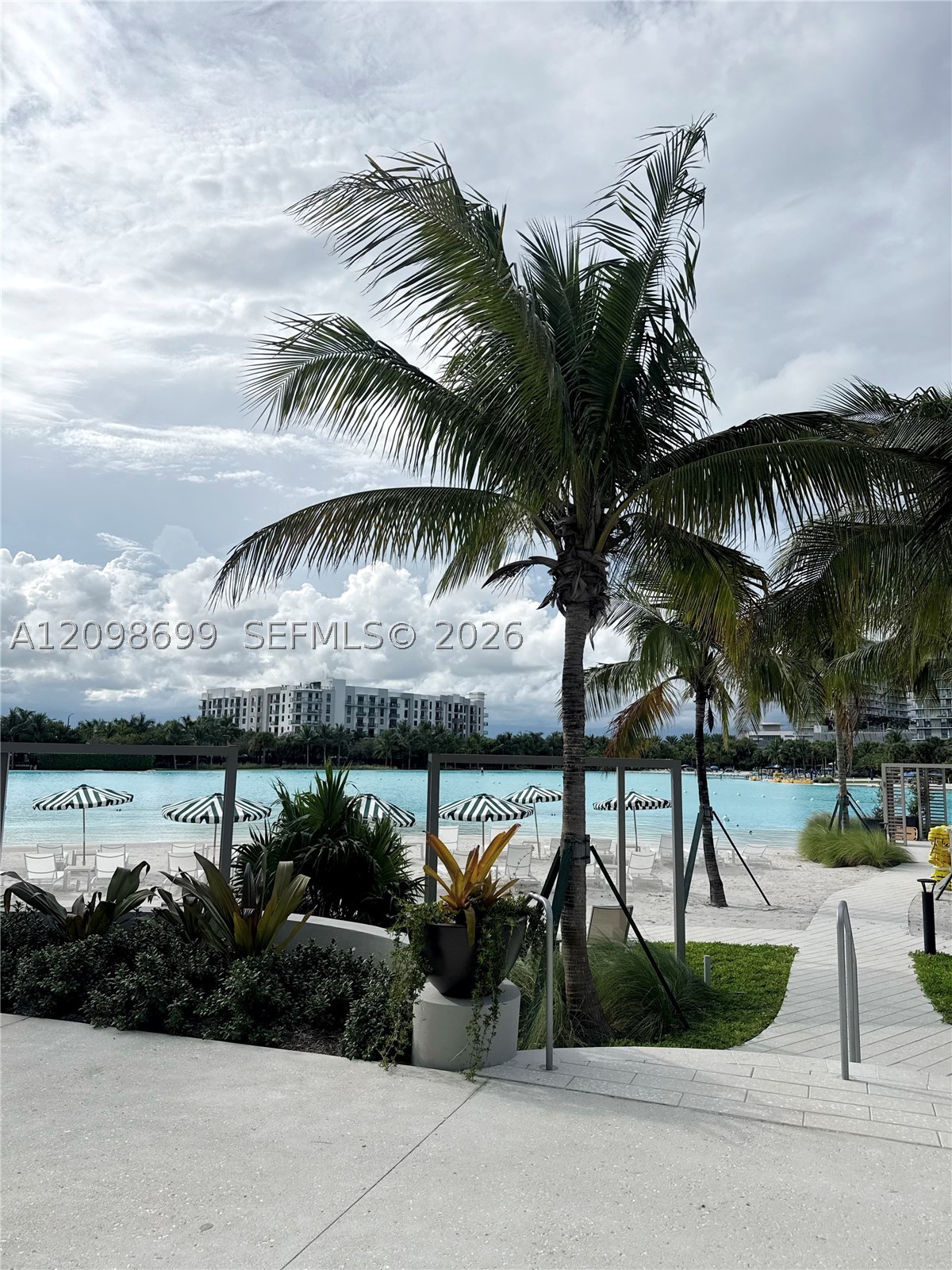 2411 Laguna Circle #901, North Miami FL 33181