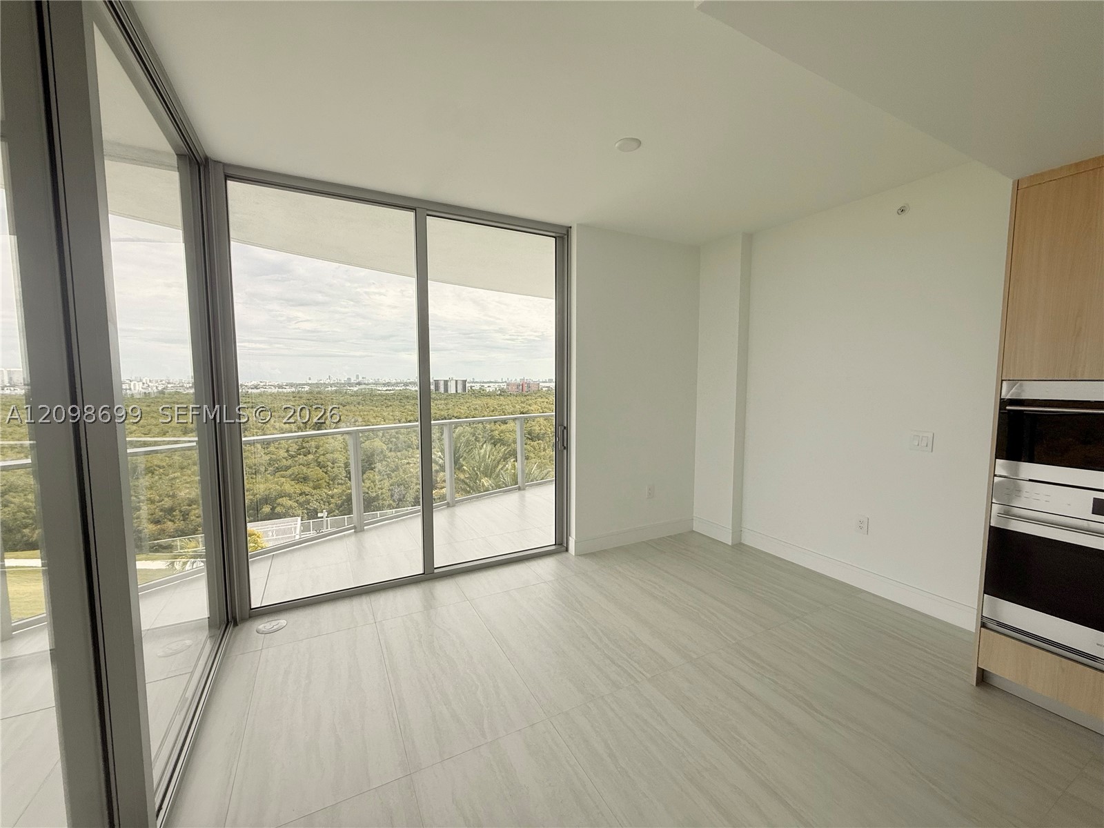 2411 Laguna Circle #901, North Miami FL 33181
