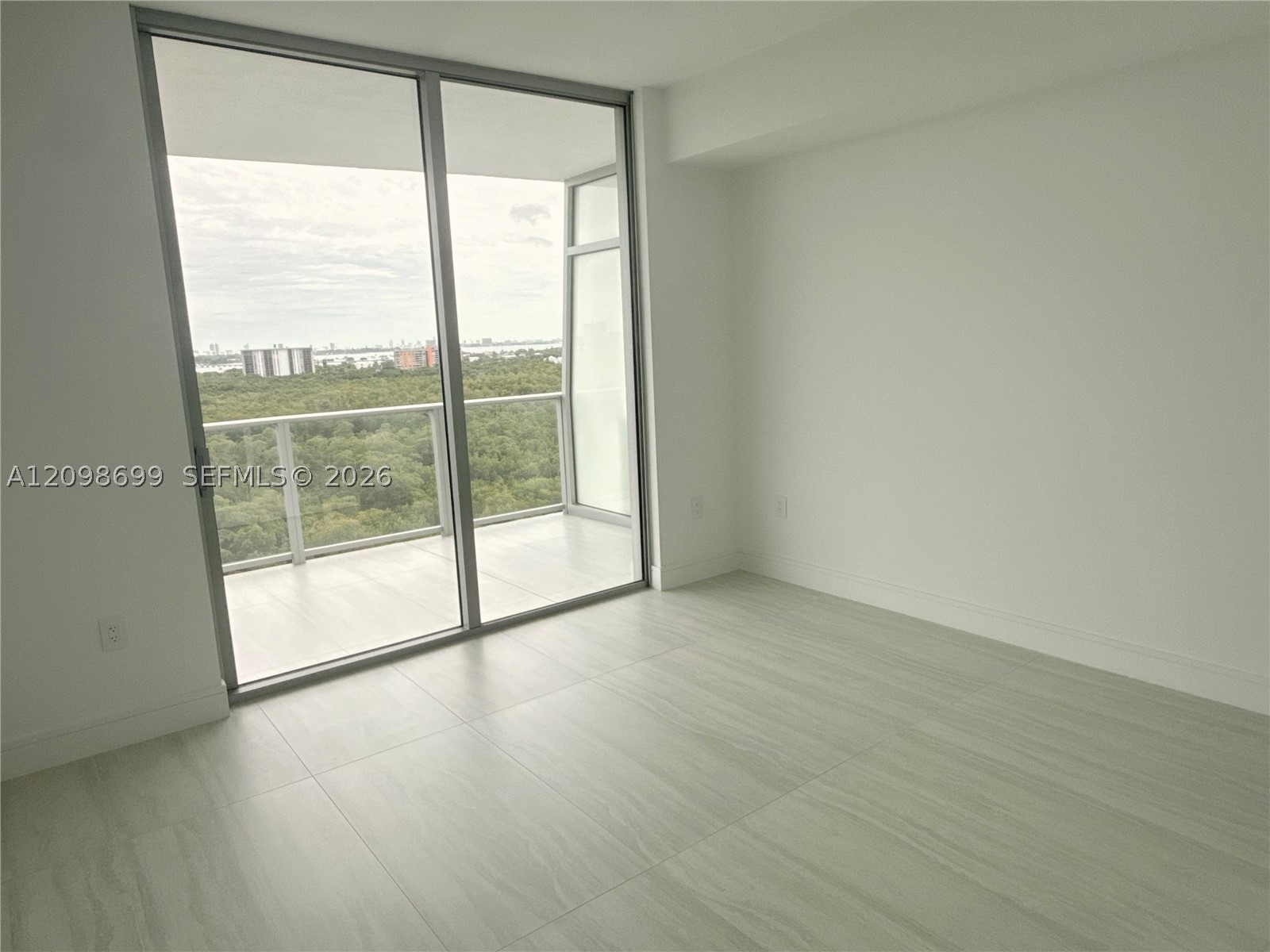2411 Laguna Circle #901, North Miami FL 33181
