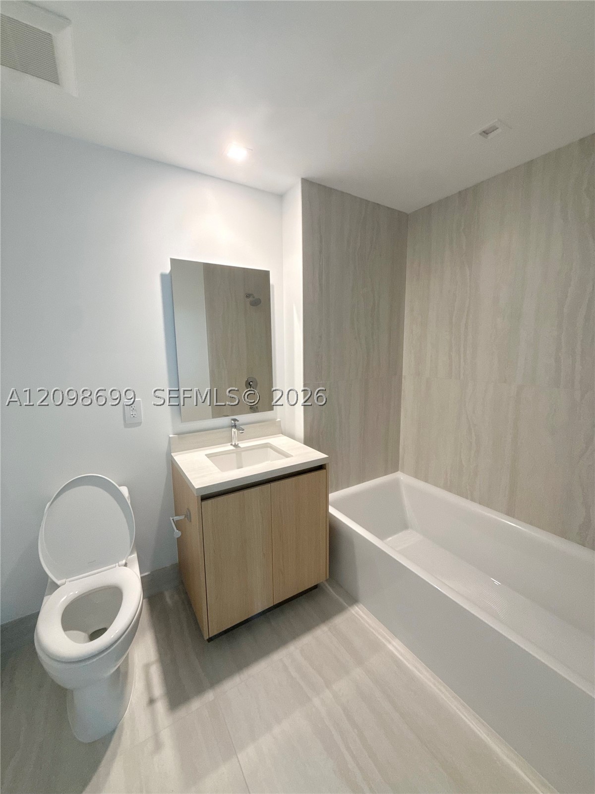 2411 Laguna Circle #901, North Miami FL 33181